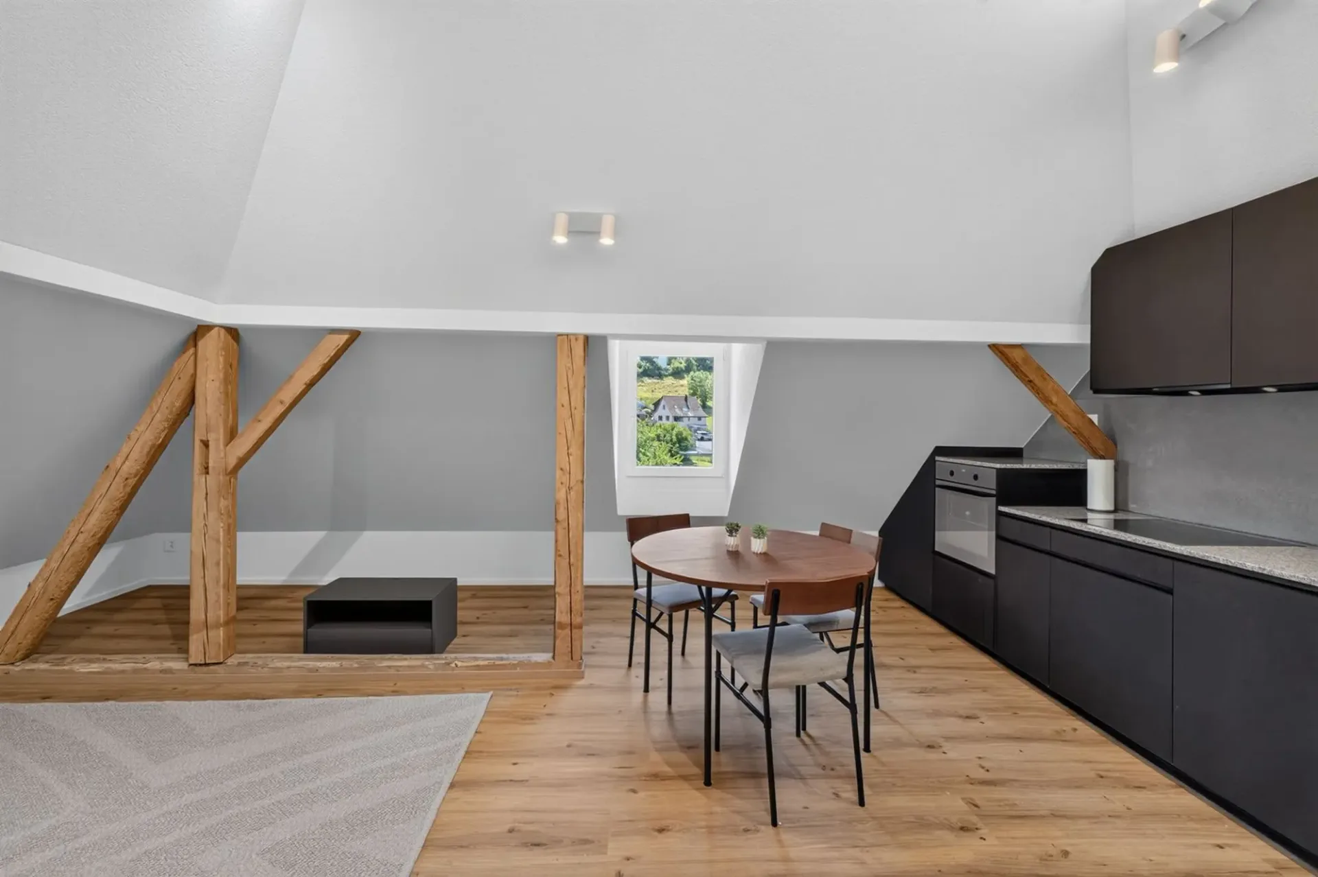 Furnished attic apartment in a quiet, sunny location