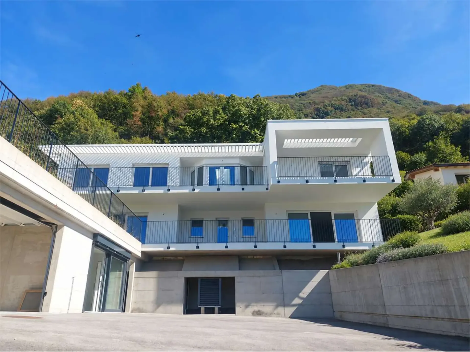 Rif. 2713 Pugerna Villa neu gebaut mit Gärten und Seeblick