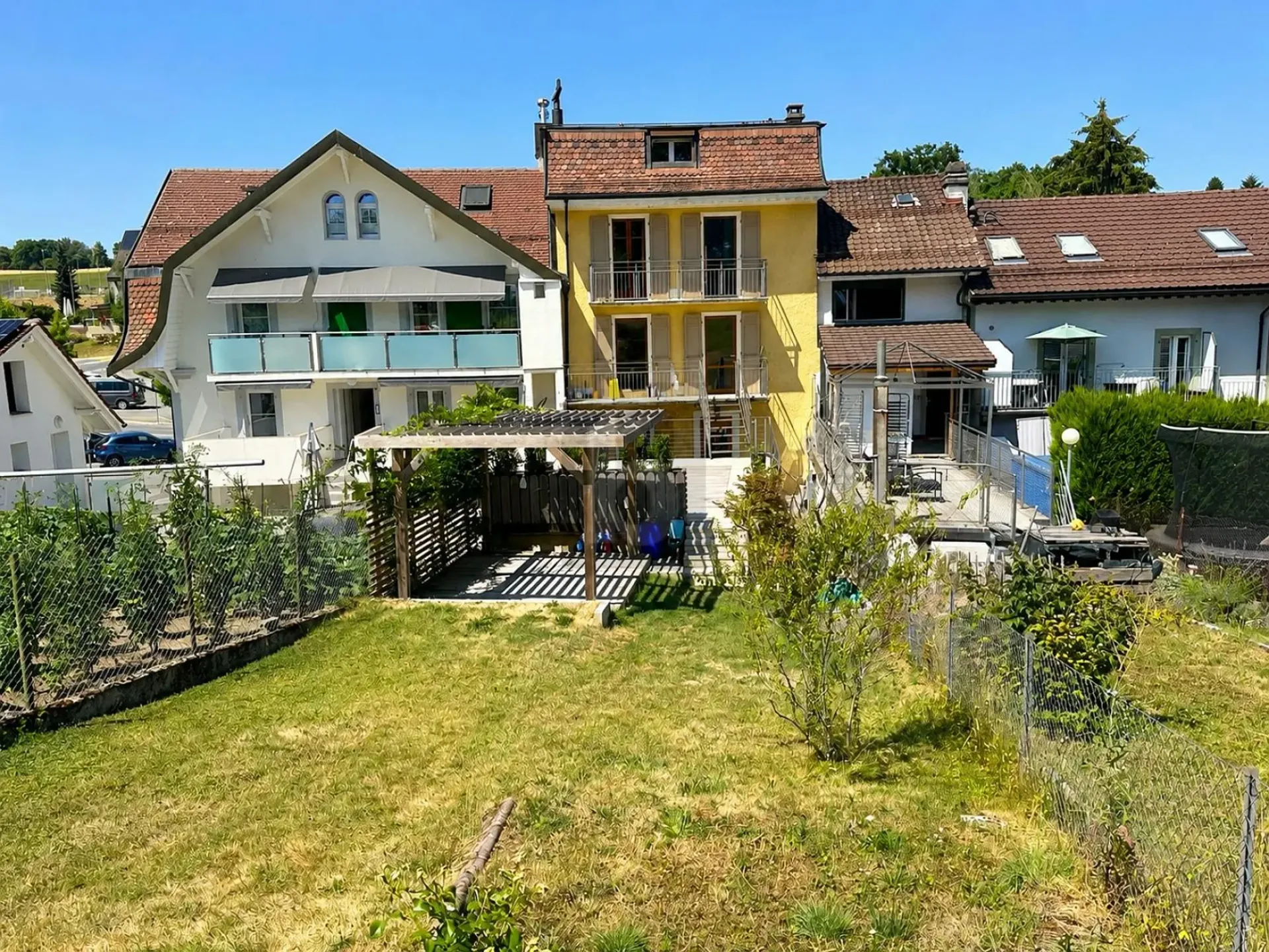 Einfamilienhaus mit großem Garten und Terrasse