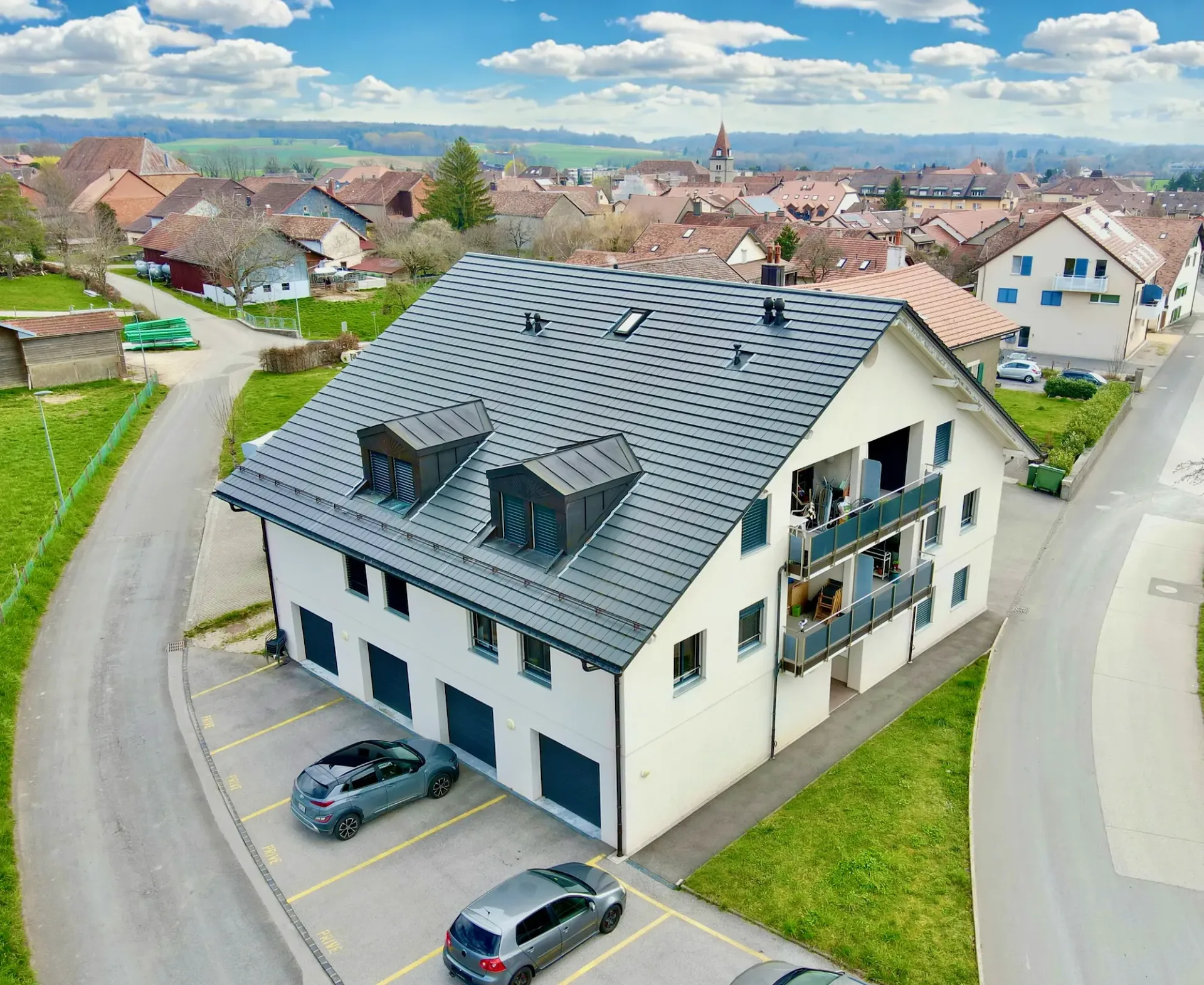 Moderne Wohngebäude mit 6 Wohnungen im Herzen des Dorfes
