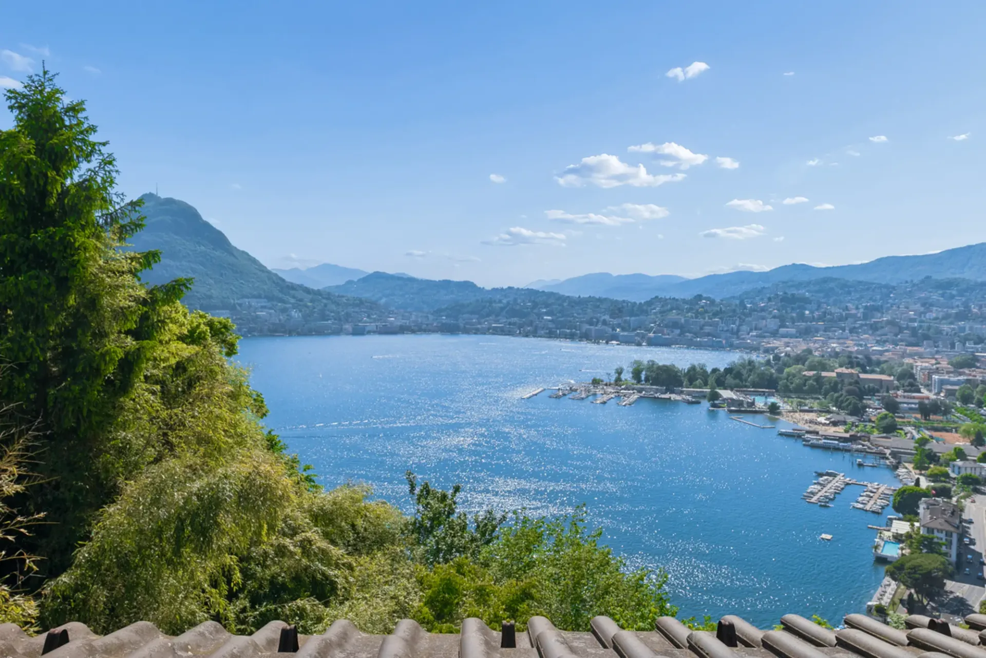 Attico mansardato con vista lago dominante