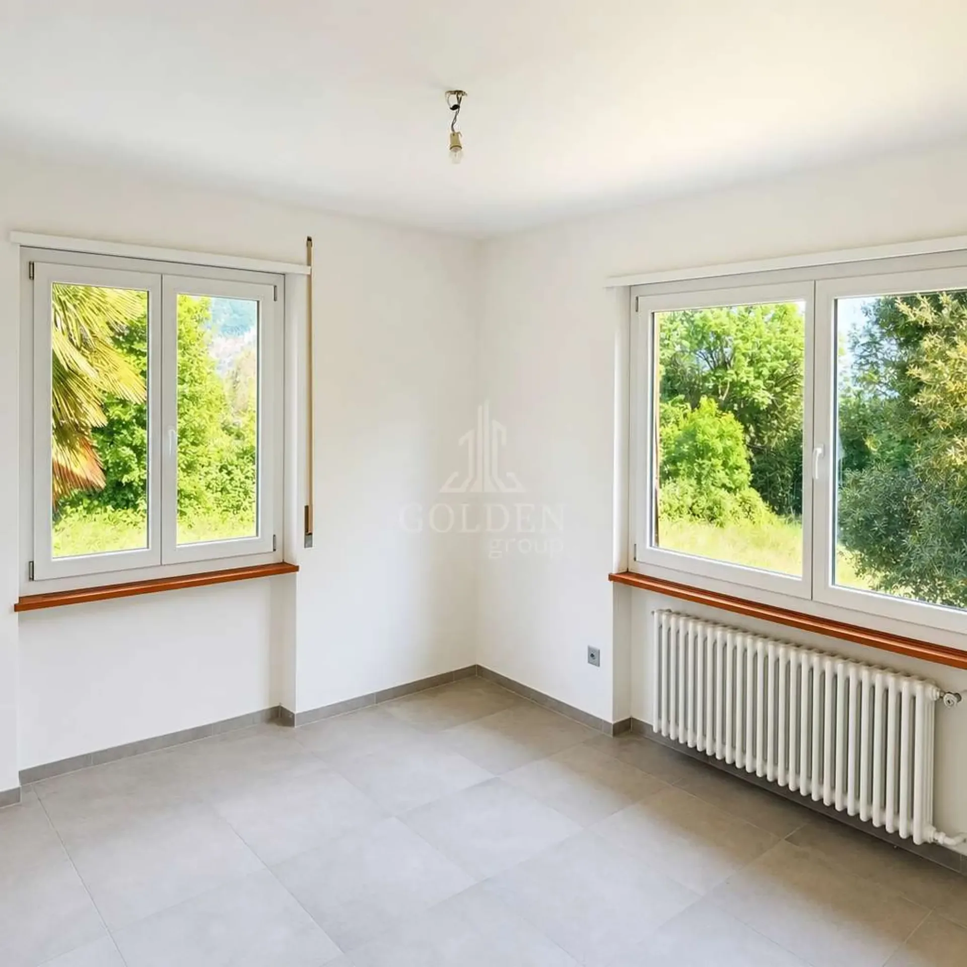 Geräumige 4.5-Zimmer-Wohnung mit privatem Garten in Tremona renoviert