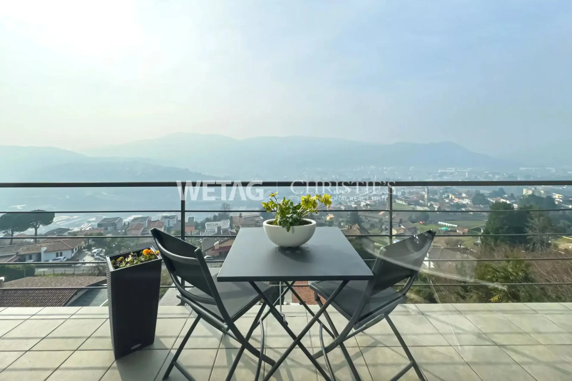 Lugano-Vacallo: Moderne Villa zu verkaufen, auch als Zweitwohnsitz möglich