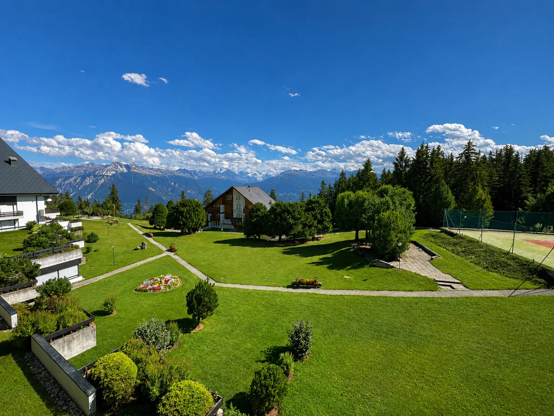 À louer à la semaine : Appartement Ski-in, Ski-out de 5.5 pièces avec 2 places de parc intérieurs, à Montana !