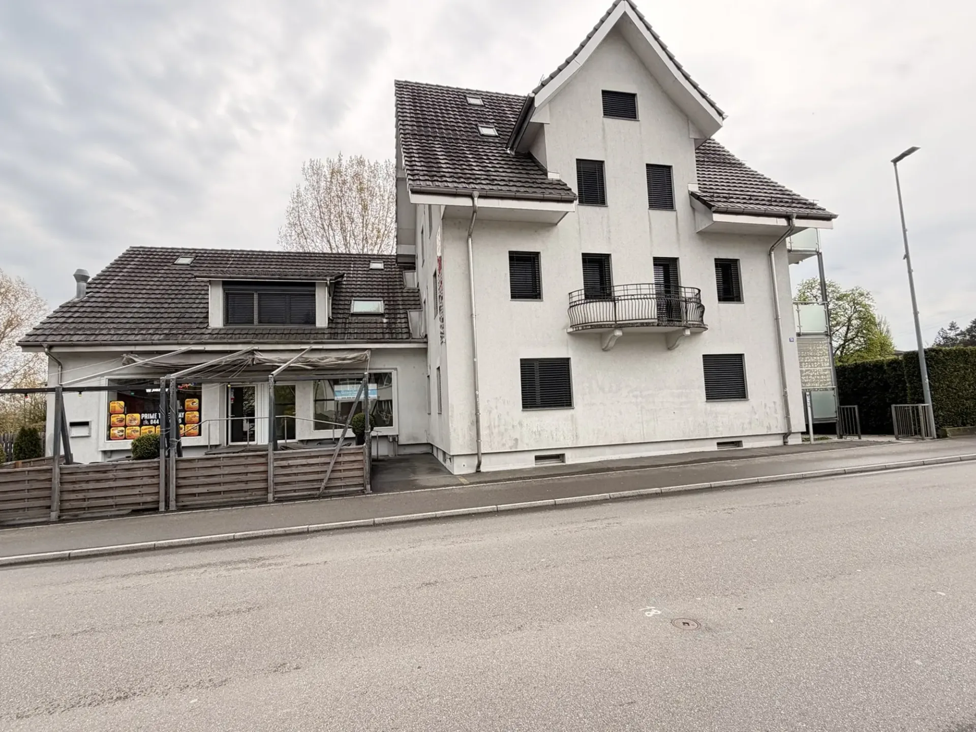 Hairdresser/Office/Sales Area in the Center of Oberglatt