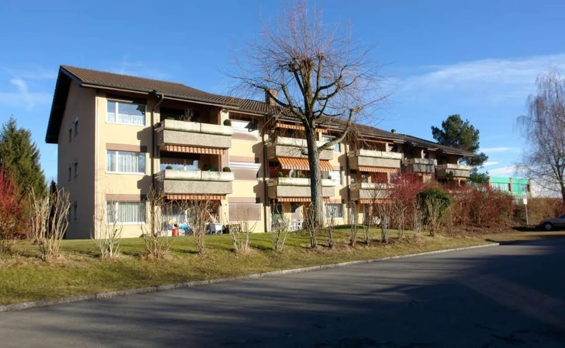 Motorradabstellplatz im Zentrum von Berikon zu vermieten