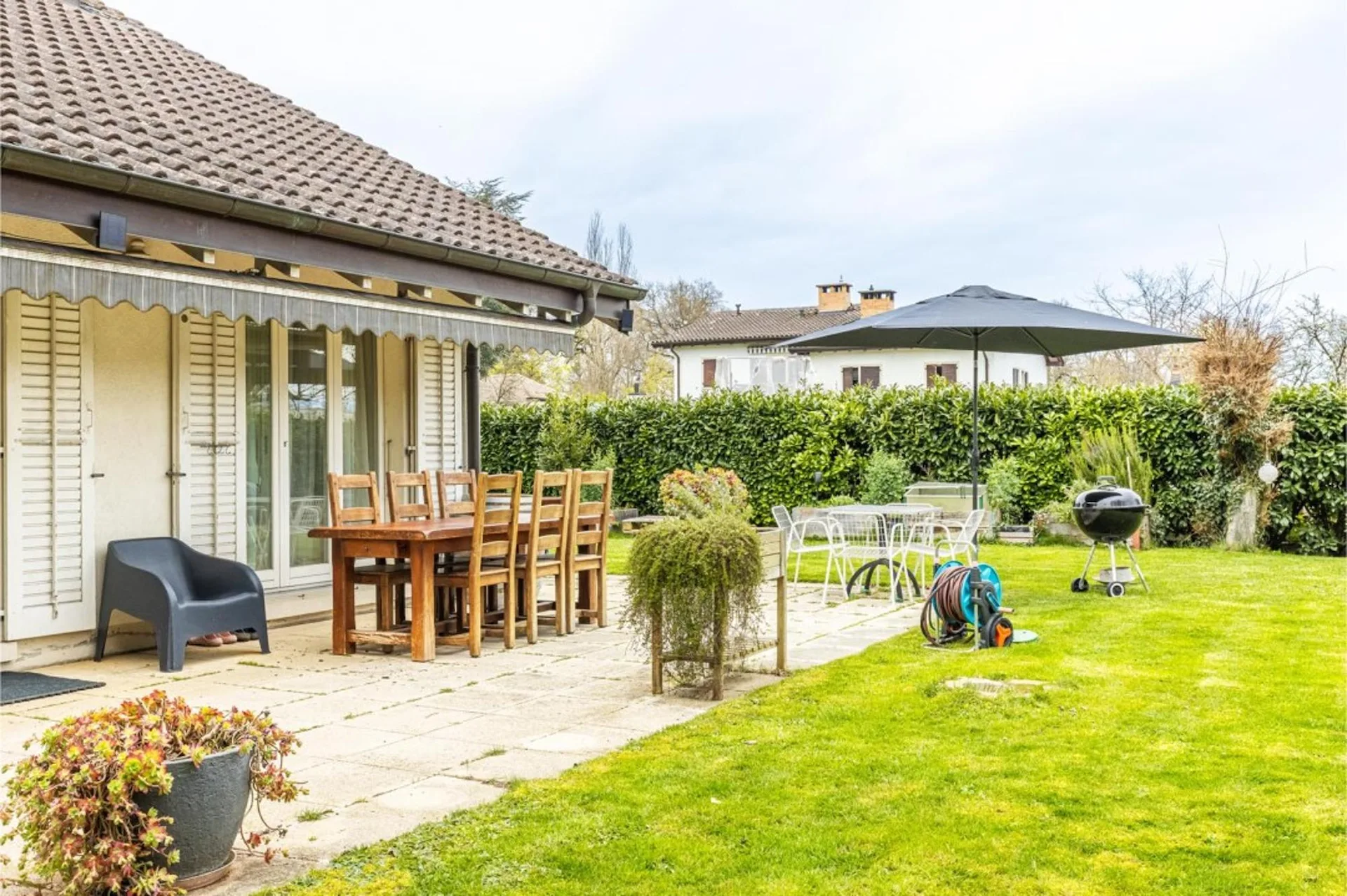 Geräumiges Architektenhaus mit wunderschönem Garten