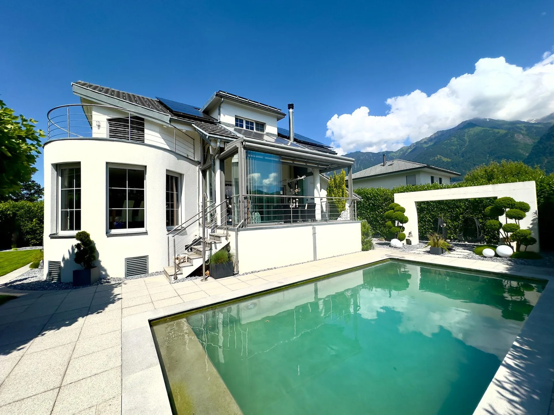 Exklusives Premium-EFH mit Pool & Gartenparadies - auch als 2. Wohnsit