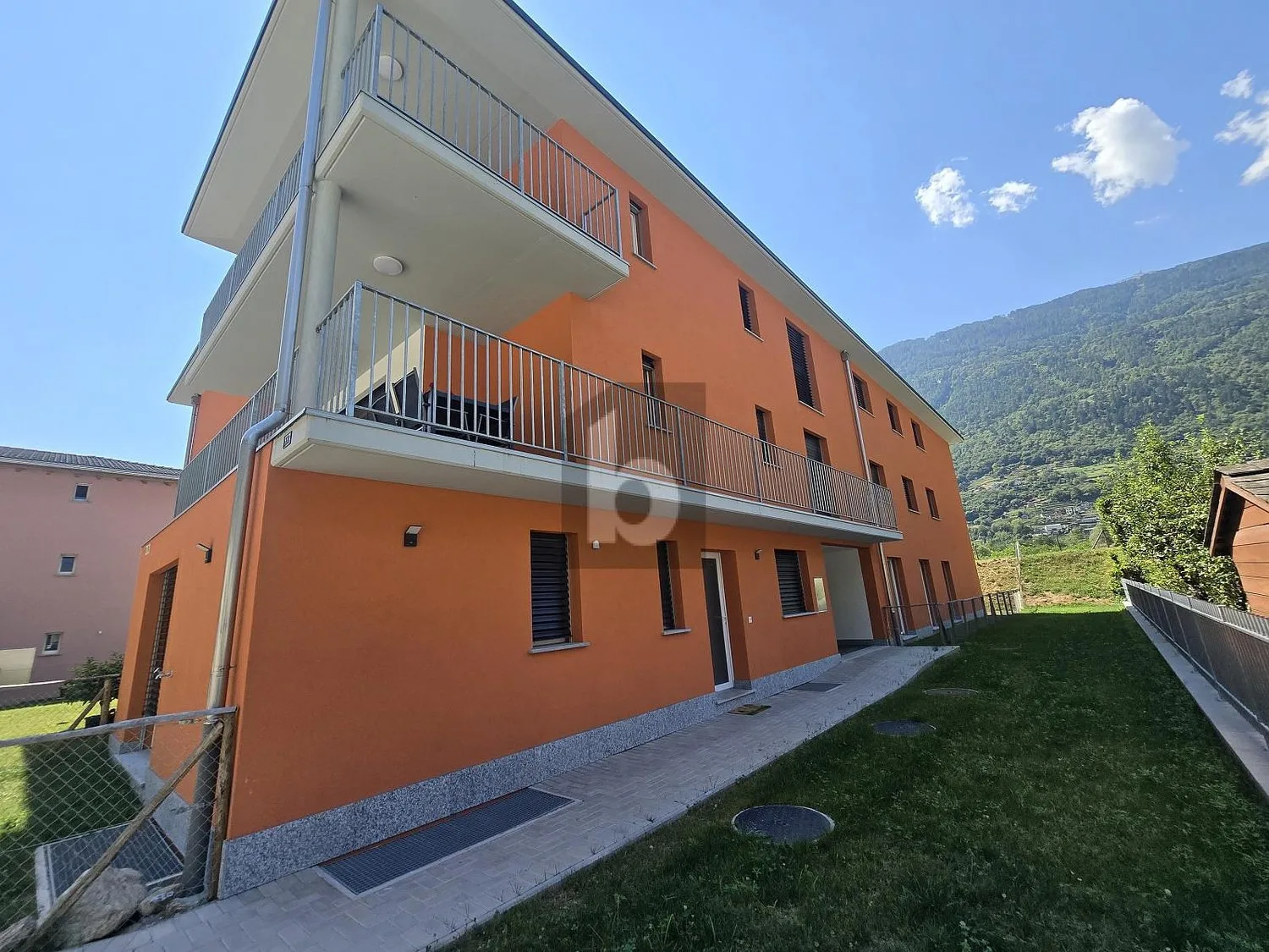 Moderne geräumige und sonnige Wohnung