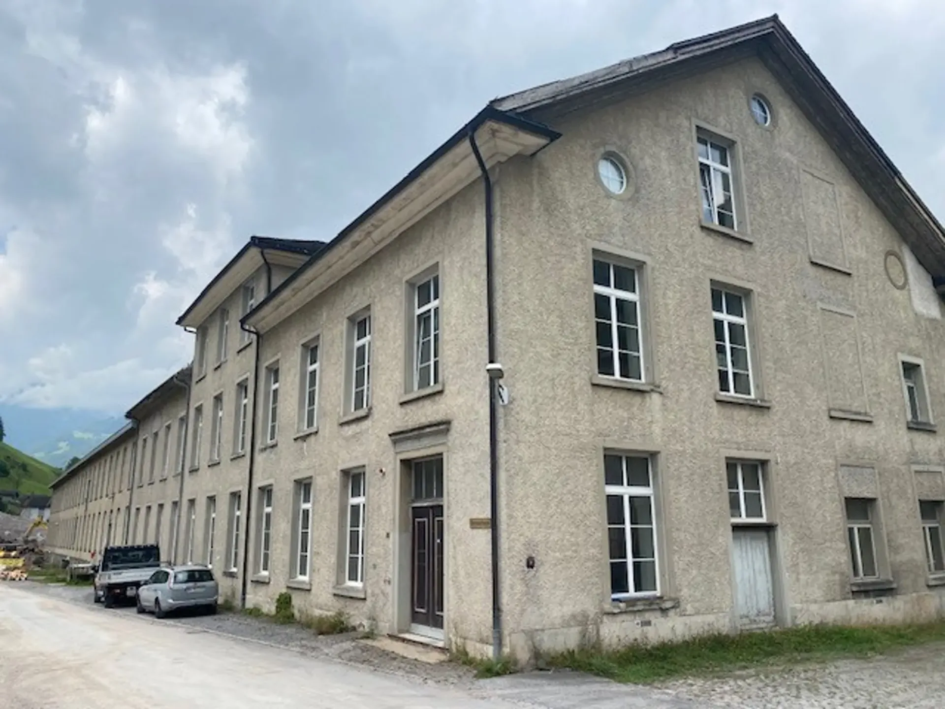 LAGERFLÄCHE MIT VIELEN NUTZUNGSMÖGLICHKEITEN