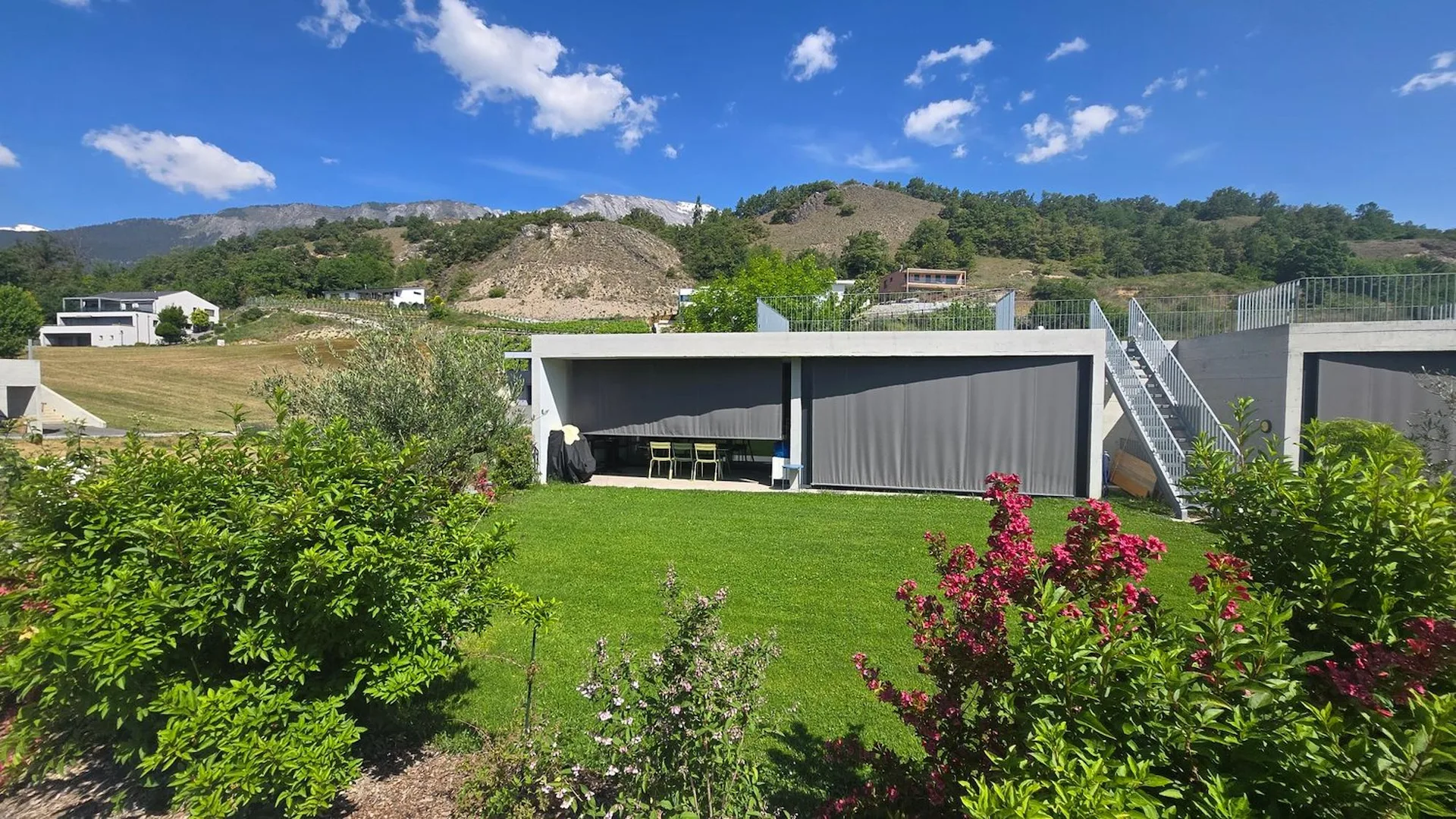 Moderne Villa in einer ruhigen Gegend von Grimisuat