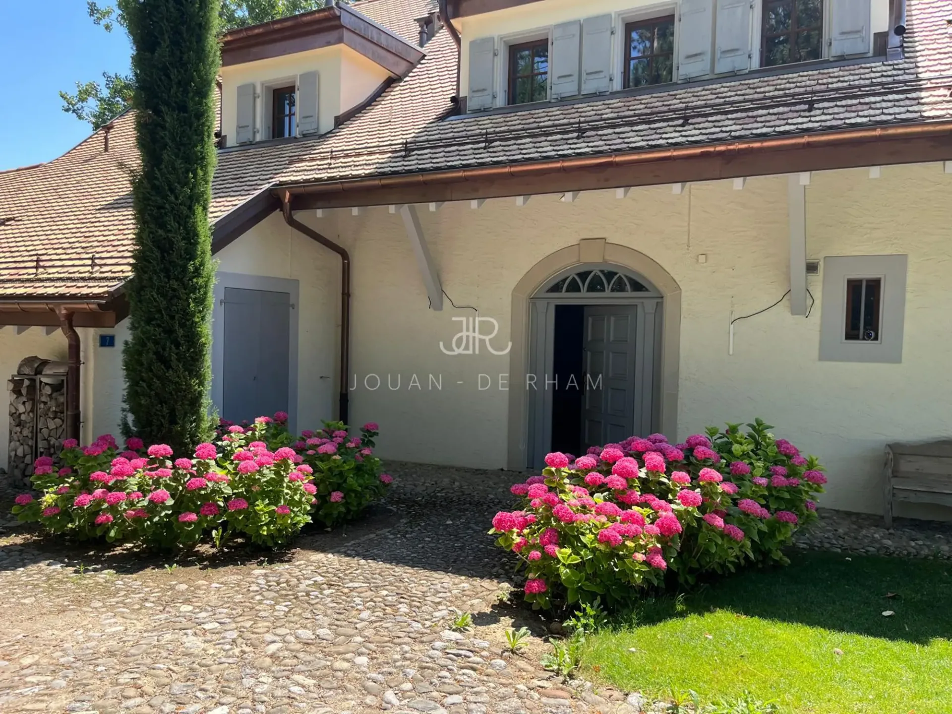 Vufflens-le-Château | Prächtige waadtländische Villa mit renovierter Aussicht