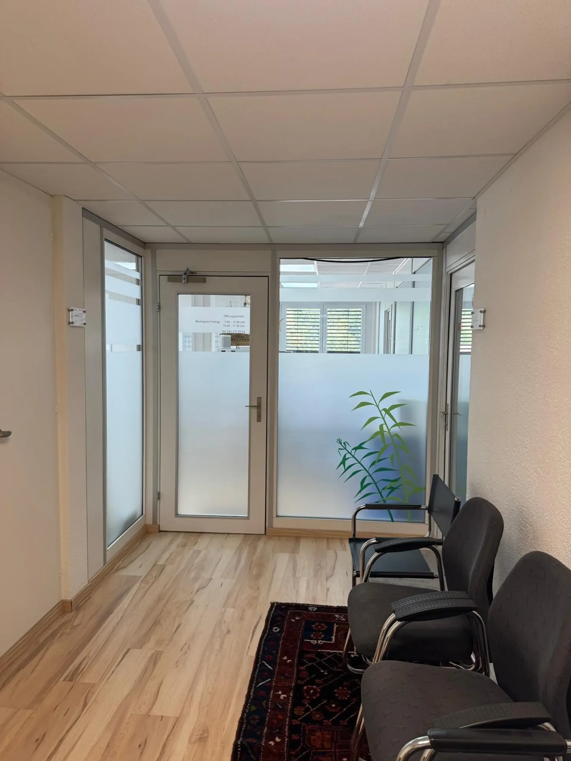 Bureau lumineux avec 105 m² au 2e étage à Egg – disponible immédiatement