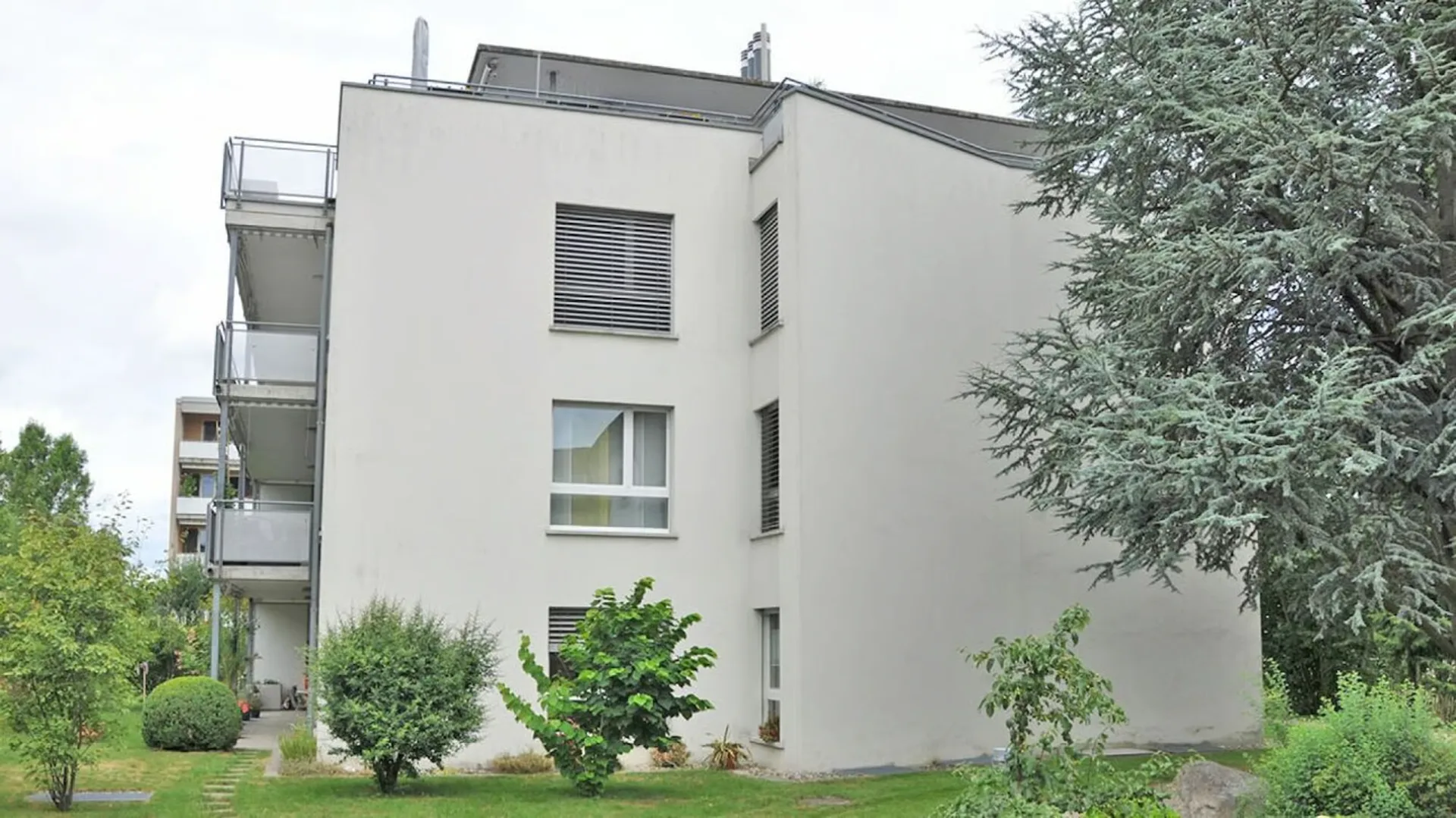 Grosszügige 5.5 Zimmerwohnung im Emmersberg