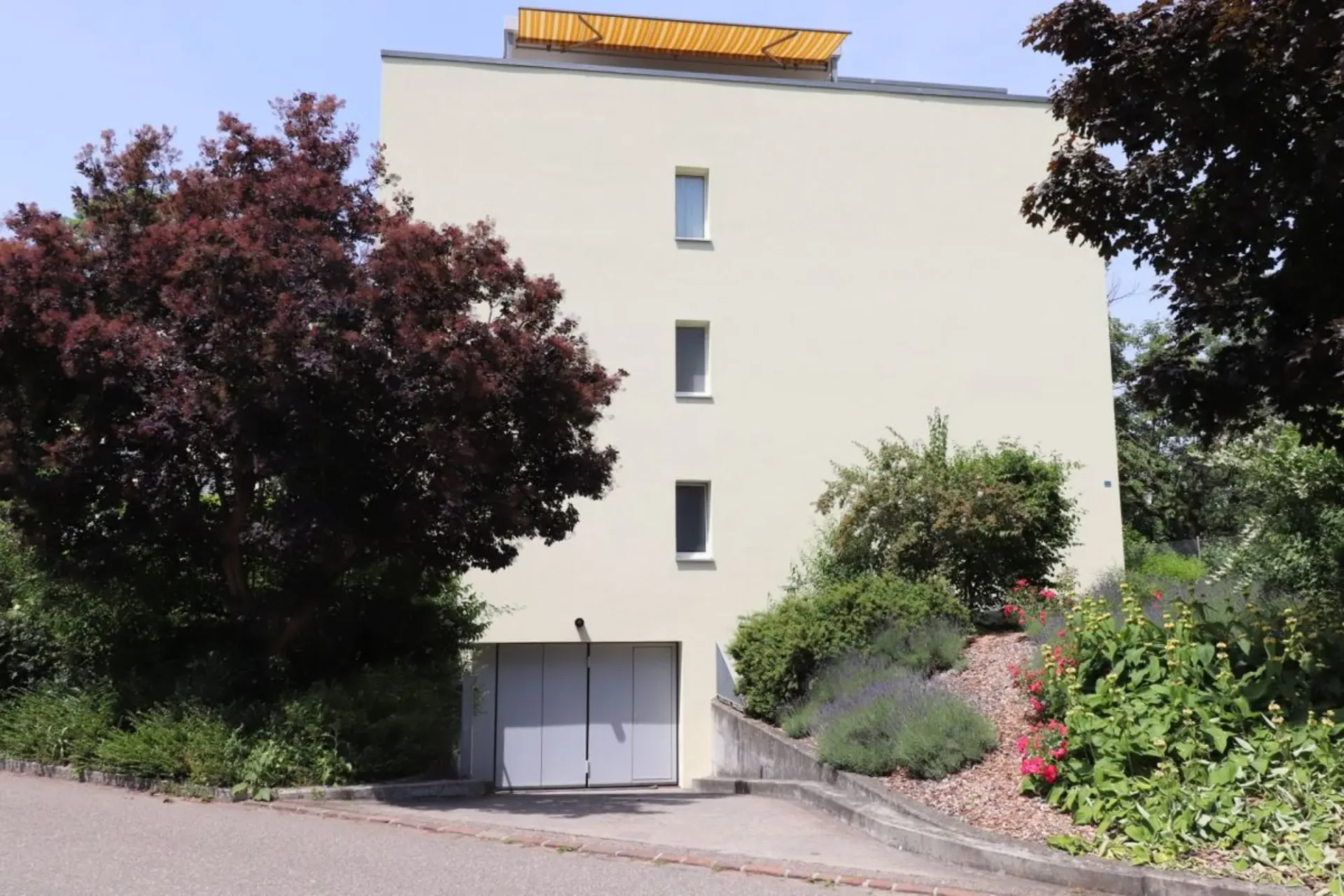Auto-Einstellplatz in Bättwil zu vermieten