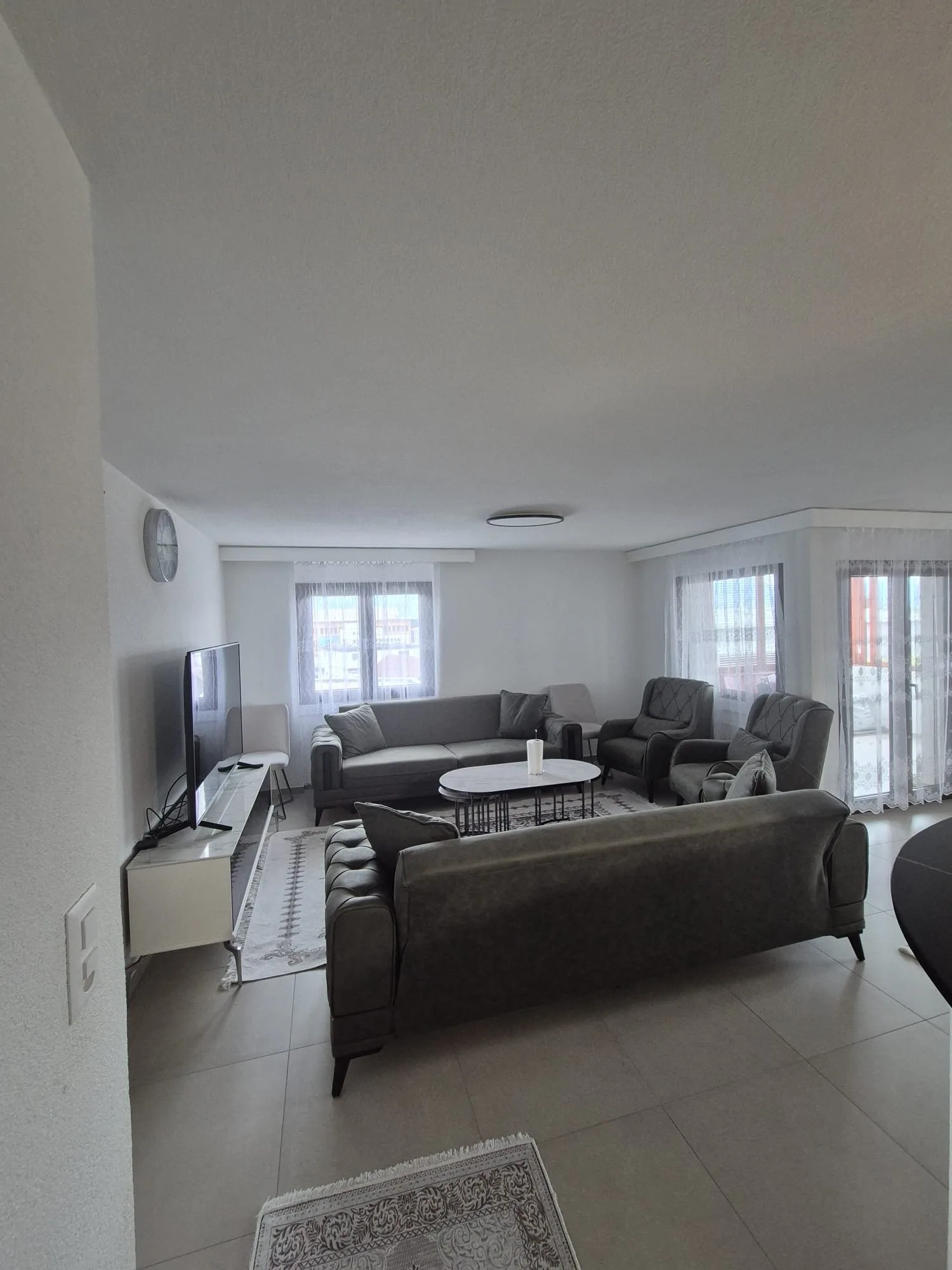 Moderne 4.5-Zimmer-Wohnung mit Balkon und herrlicher Aussicht in Altstätten