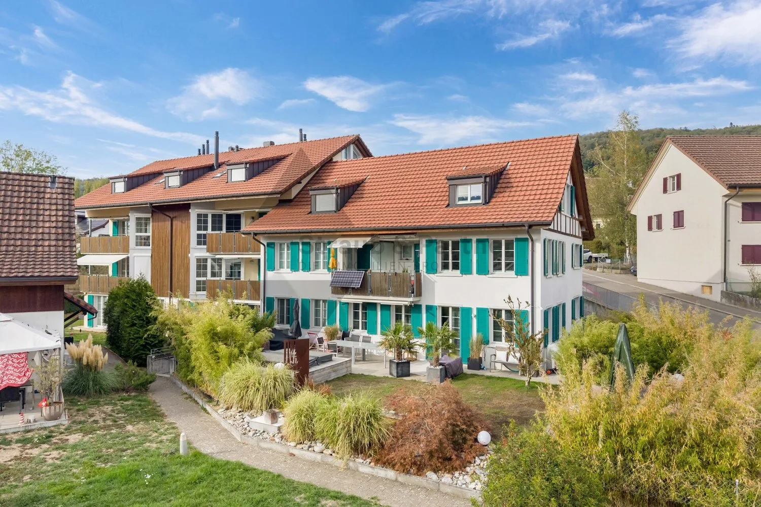 Charming apartment with balcony and garden seating in the heart of Oberweningen