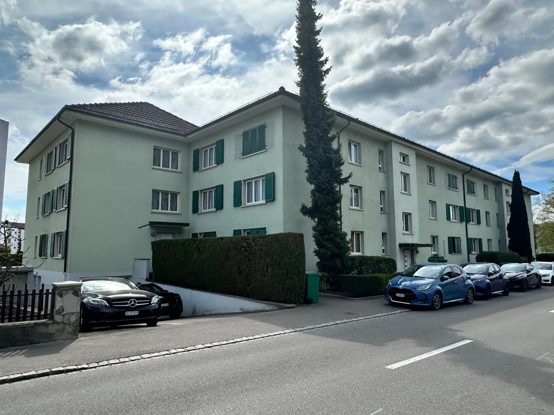 grosszügige 4-Zimmer-Wohnung mit Balkon an zentraler Lage (2025 renoviert)