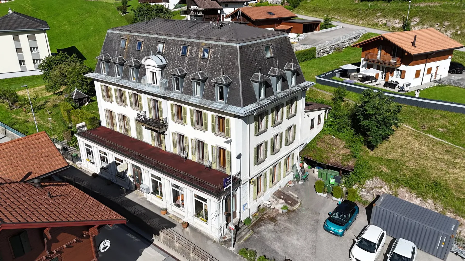Altes Charakterhotel mit bebaubarem Land ? Großes Potenzial für Aufwertung