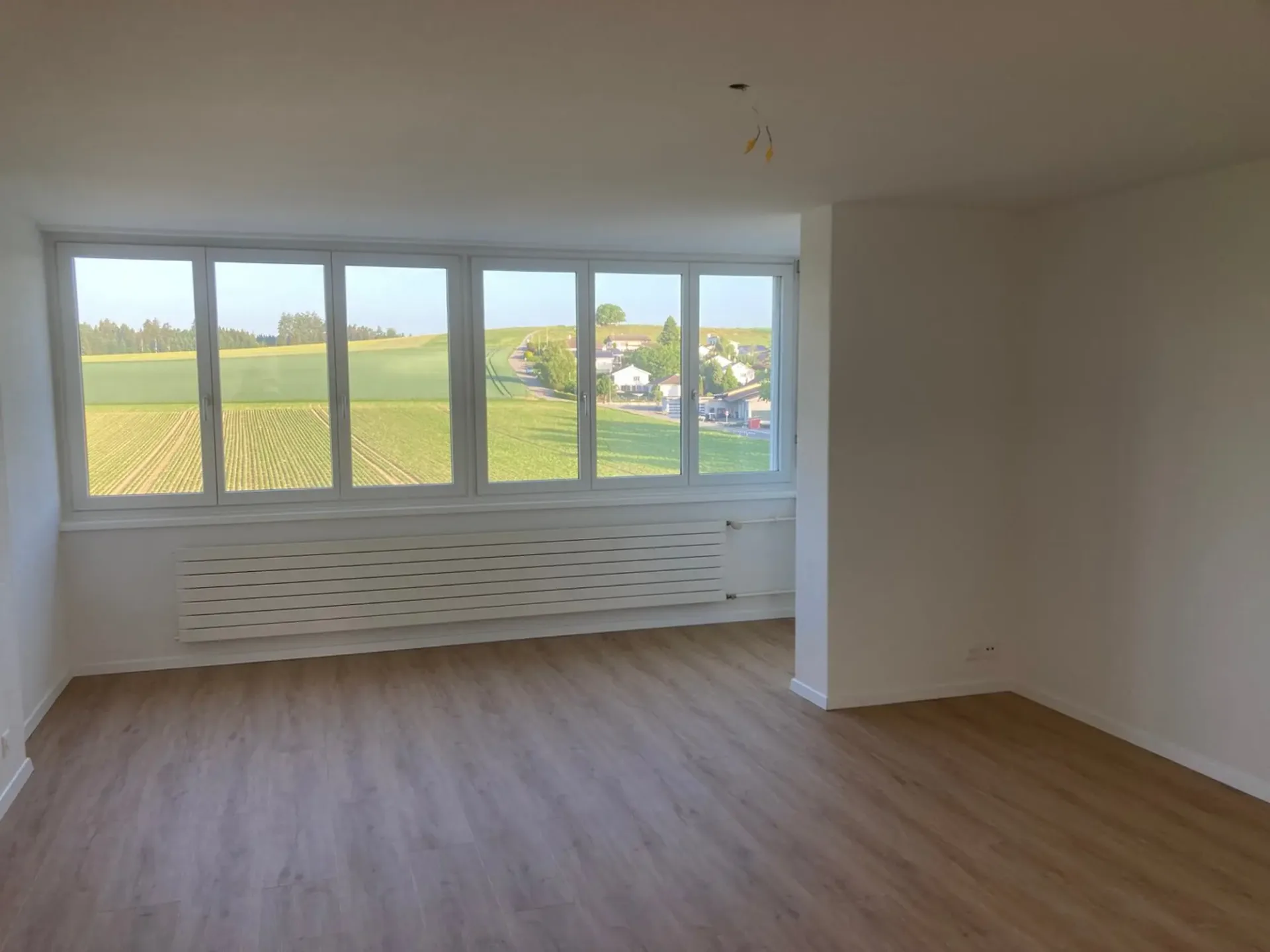 Grosszügige, helle, teilsanierte 4,5-Zimmerwohnung