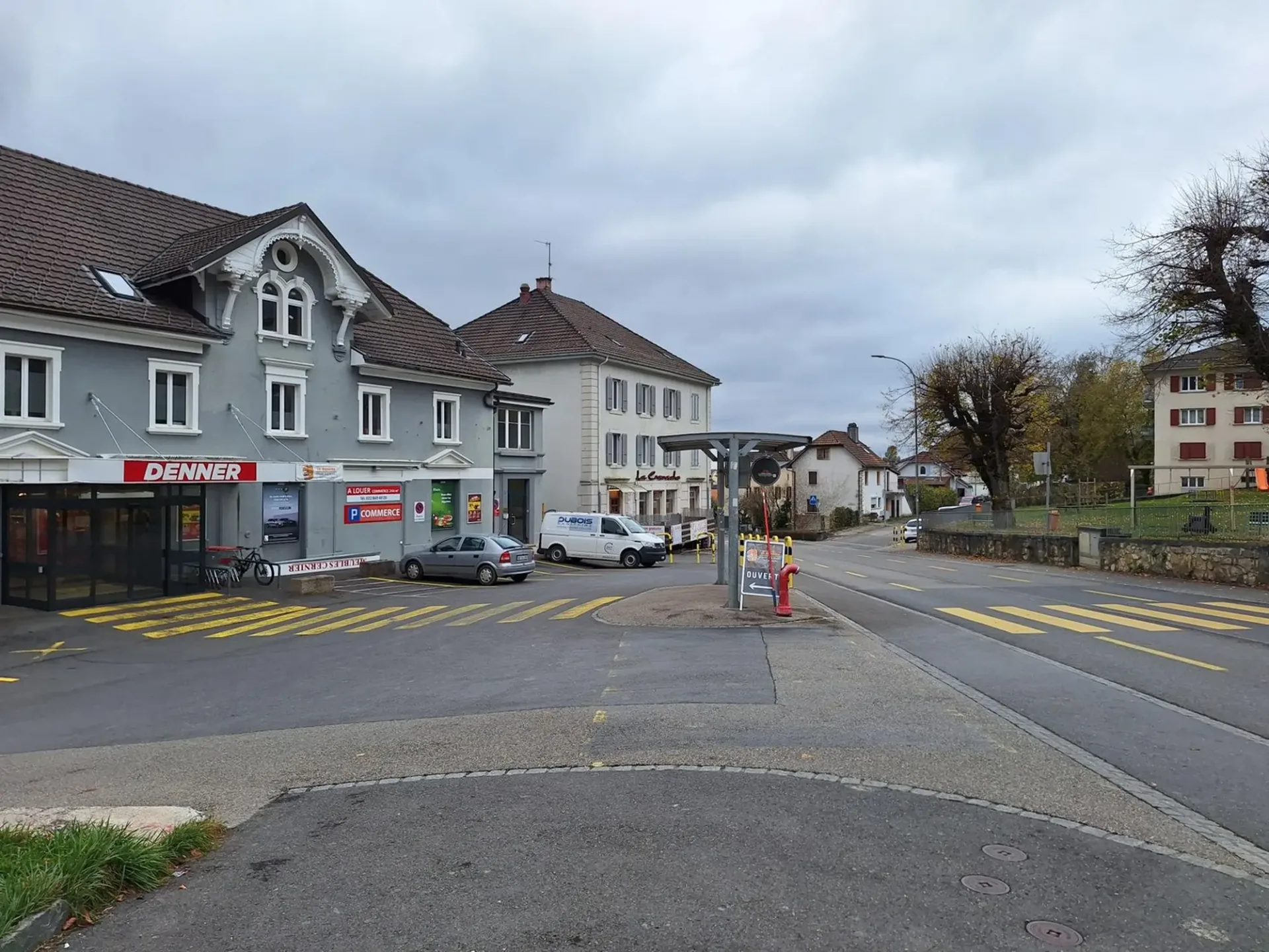 Lagerfläche von 263m2 zur Miete im Zentrum von Cernier