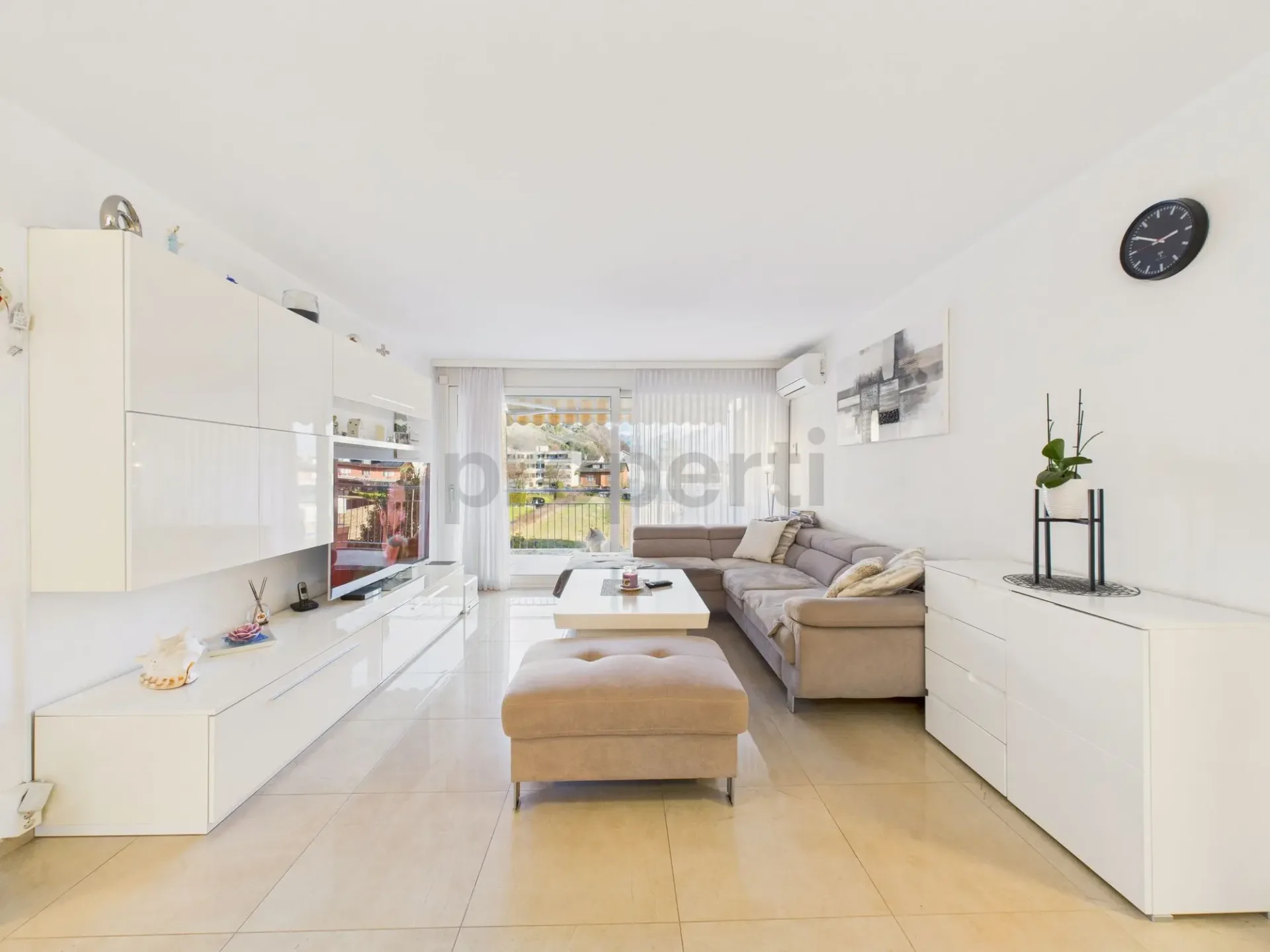 Gordola, elegantes 3-Türme-Wohnhaus, 4,5 Zimmer