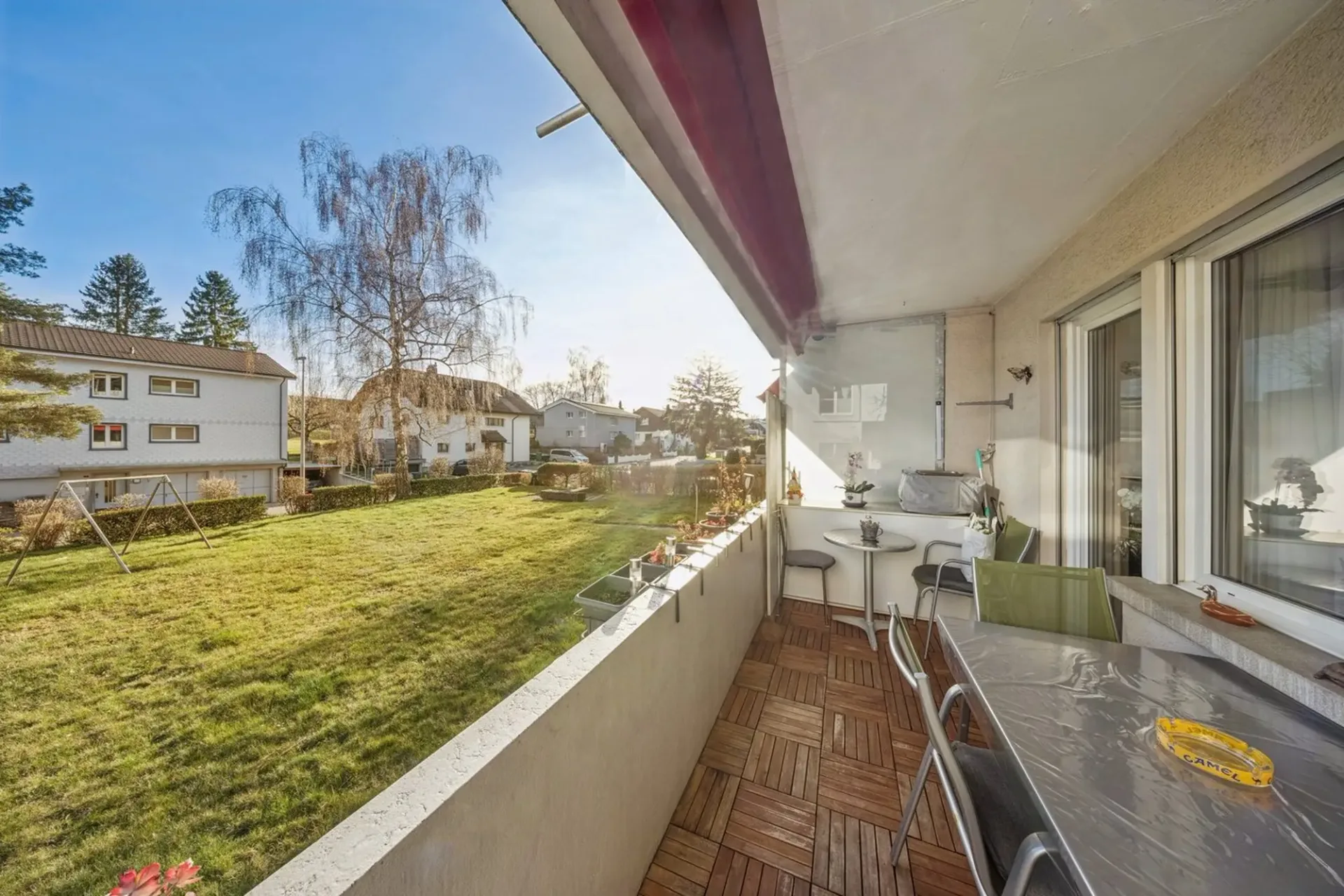 Attraktive 4-Zimmer Eigentumswohnung mit Süd-Balkon und direktem Gartenzugang in Münchenbuchsee