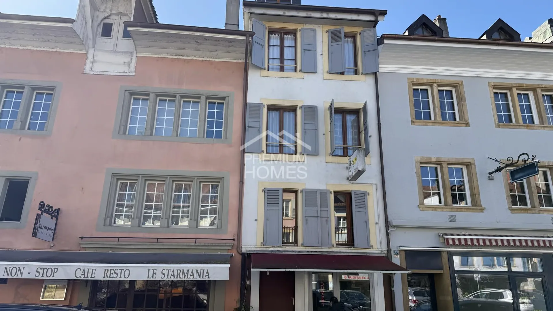 Gewinnbringendes Gebäude mit 6 Wohnungen und einem Geschäft