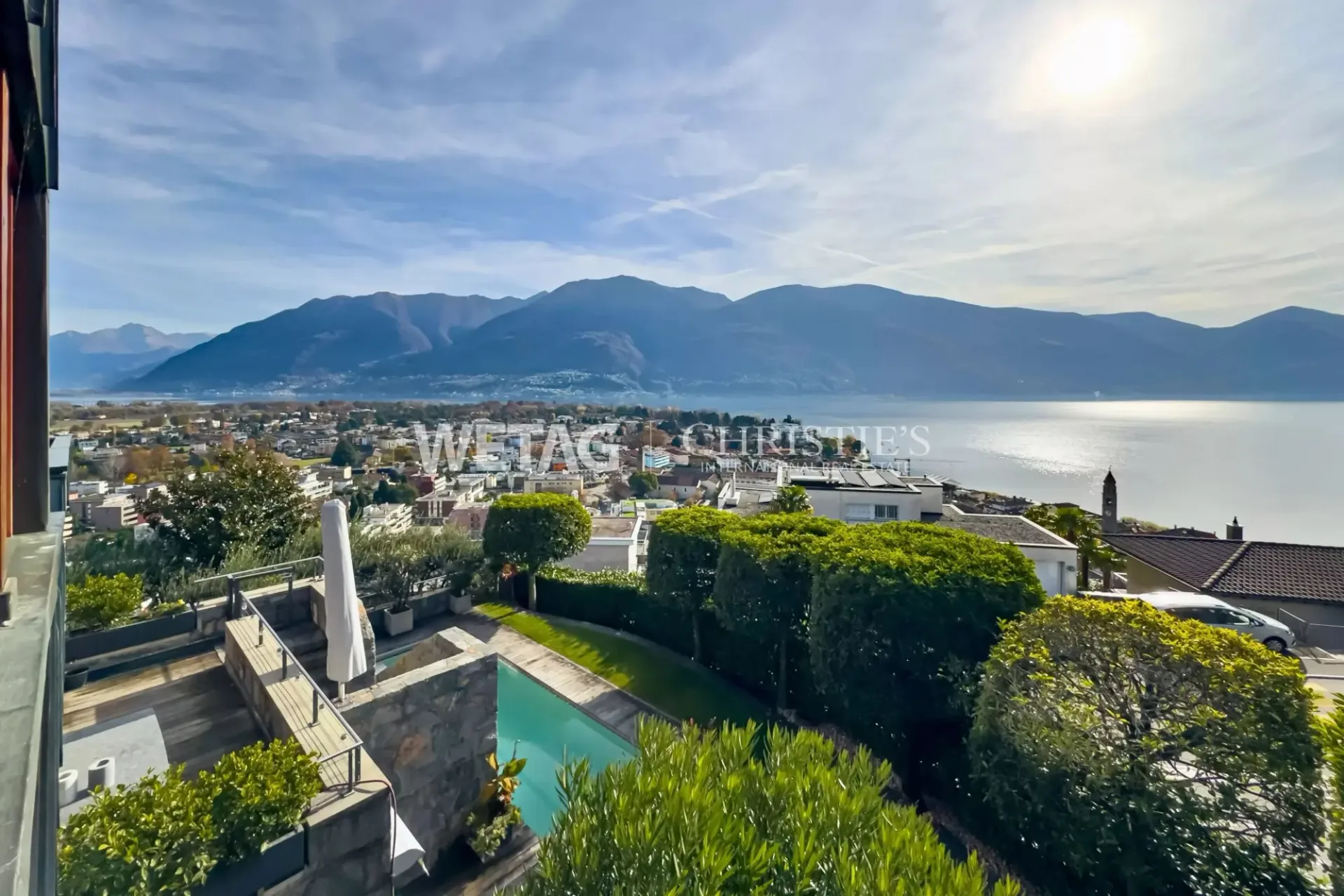 Exklusive, zeitgenössische Villa in privilegierter Lage mit herrlichem Seeblick in Ascona zu verkaufen