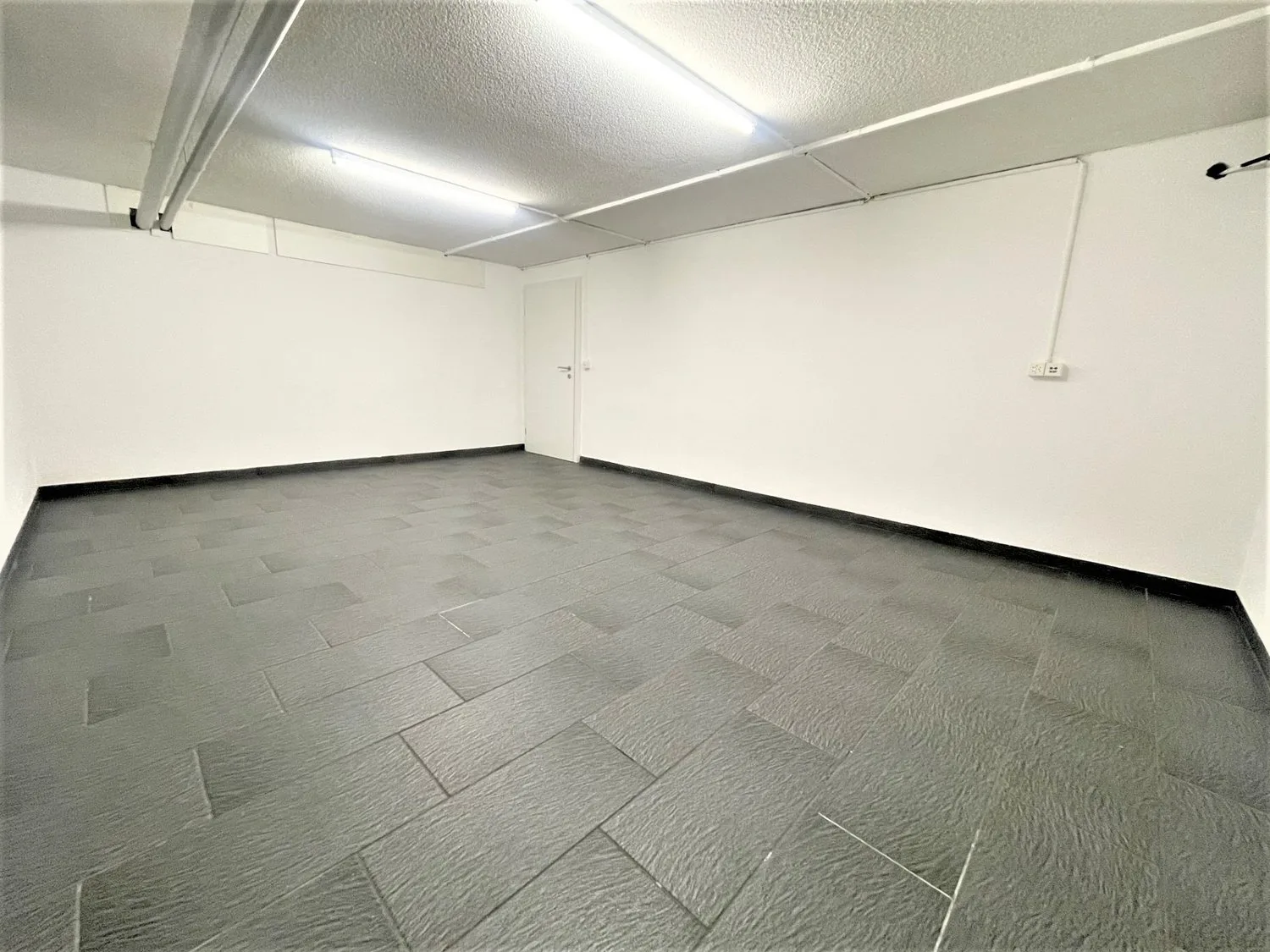 TOP hobby room for rent next to Emmencenter