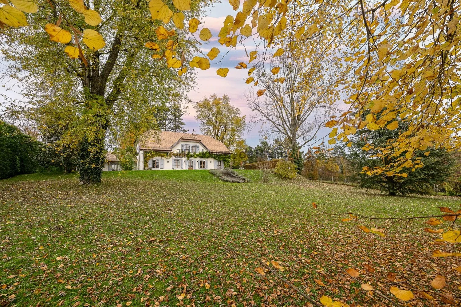 Vufflens-le-Château | Prächtige waadtländische Villa renoviert mit freier Sicht