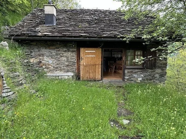 2  1/2-Zimmer-Rustico mit viel Wiesland an Alleinlage, sehr sonnig,...