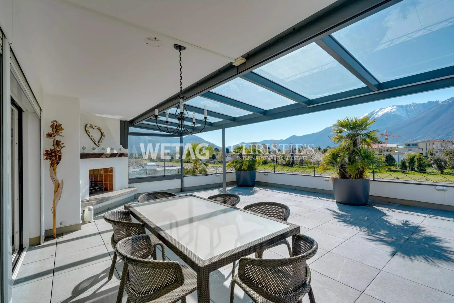 Ascona: In der Nähe des Golf Club Patriziale, modernes & grosszügiges Penthouse mit weitläufiger Terrasse zu verkaufen