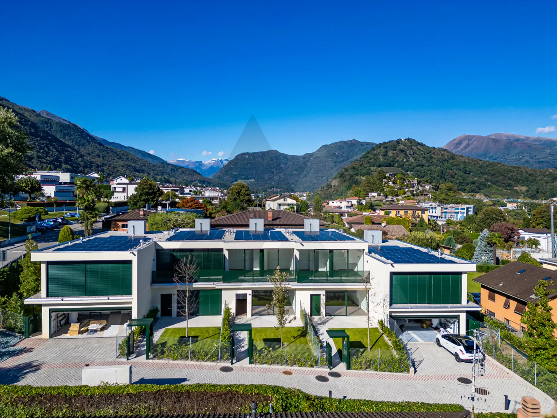 NUOVA CASA A SCHIERA: DESIGN INNOVATIVO E COMFORT SOSTENIBILE