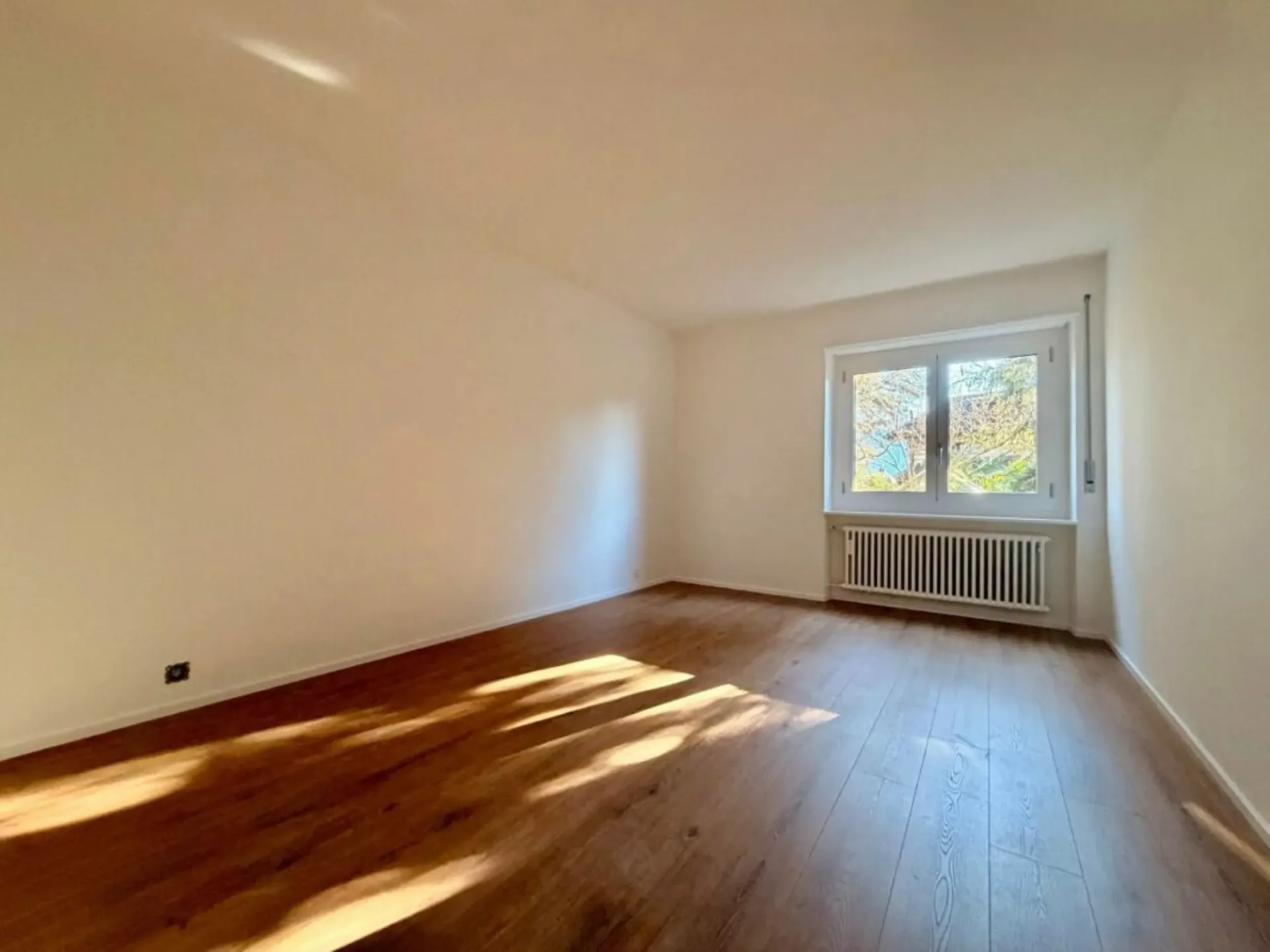 MASSAGNO · 3,5 ZIMMER RENOVIERTE · DIE ELEGANZ DER EINFACHHEIT