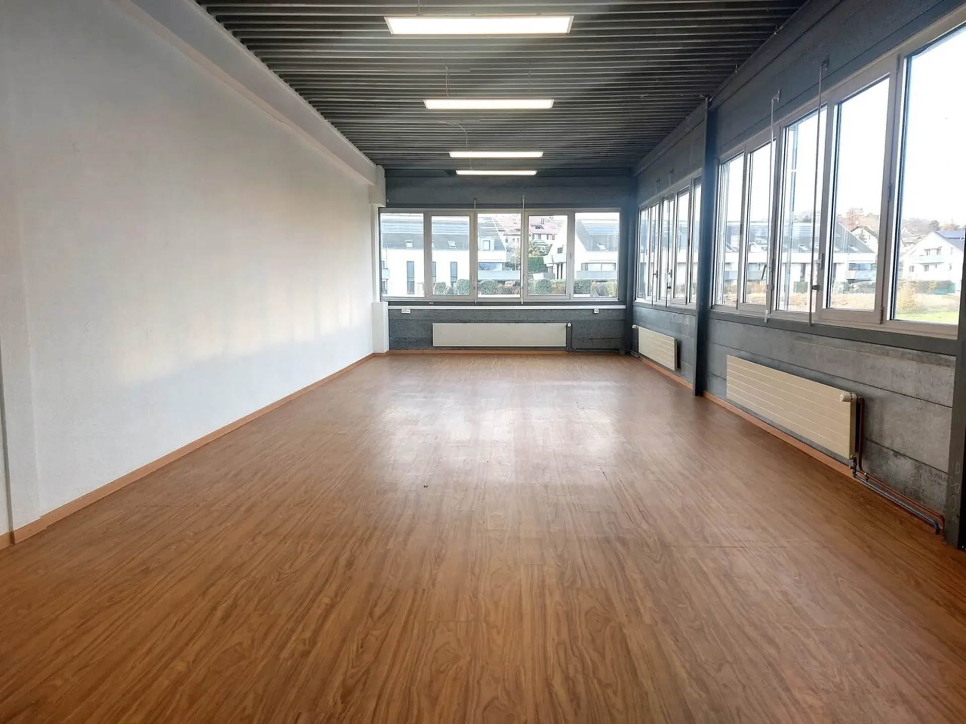Büro von 61 m2 - Ladezone mit Plattform - Flexibler Mietvertrag