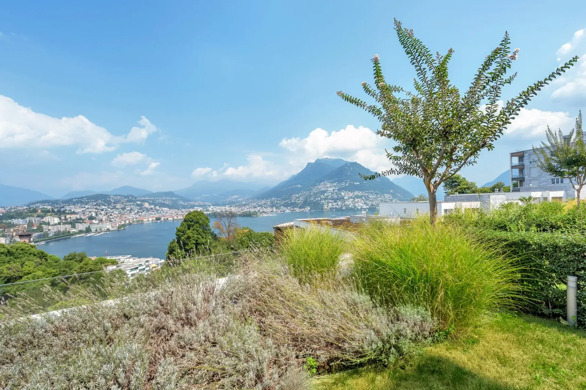 Luxuswohnung mit herrlicher Seeblick in der Residenz Emerald Living