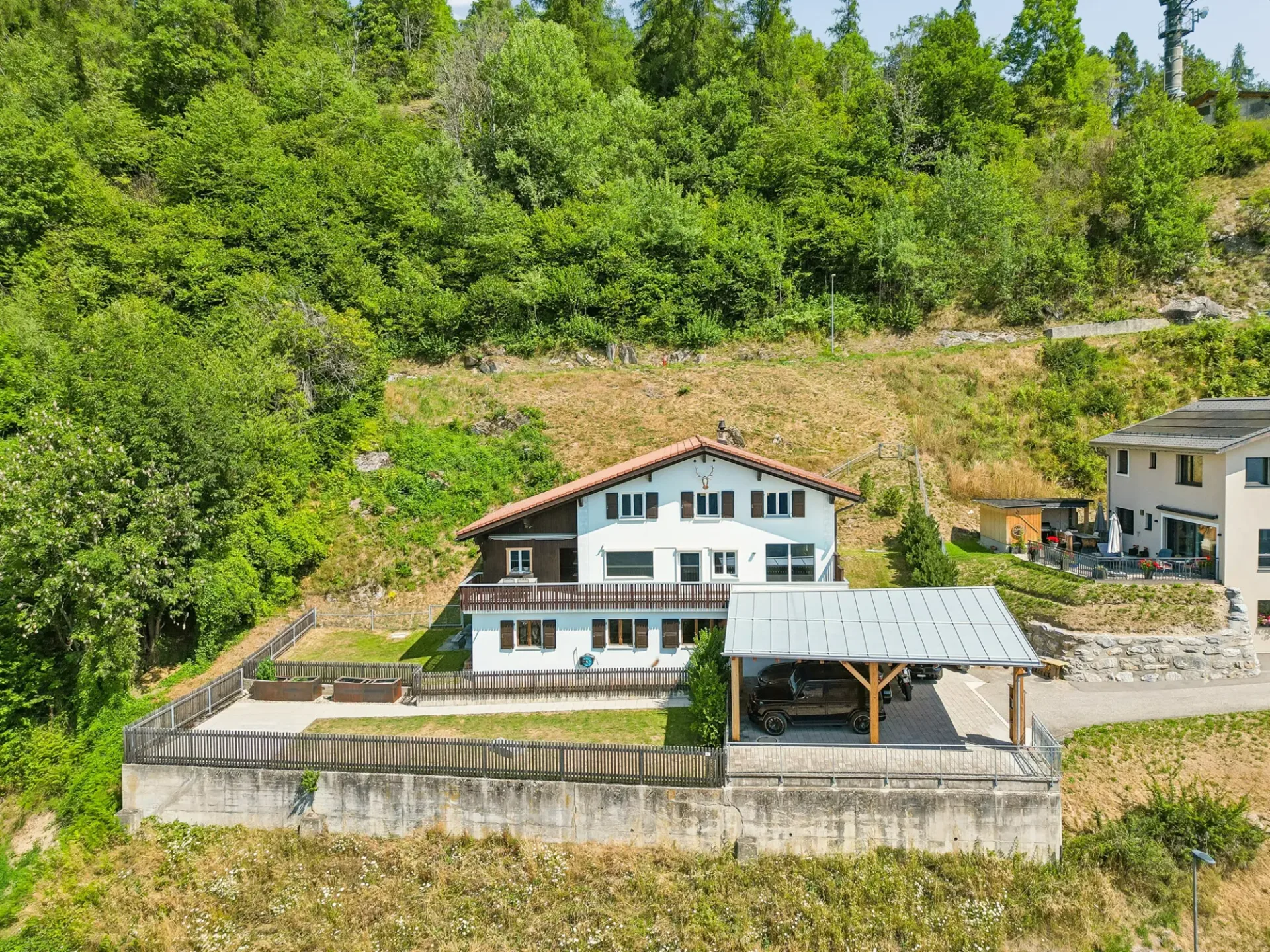 Modernisierte Liegenschaft mit zwei Wohneinheiten und traumhaftem Berg