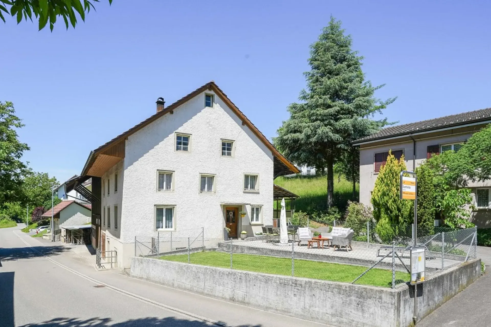 No more space problems! Cozy residential house with huge utility area