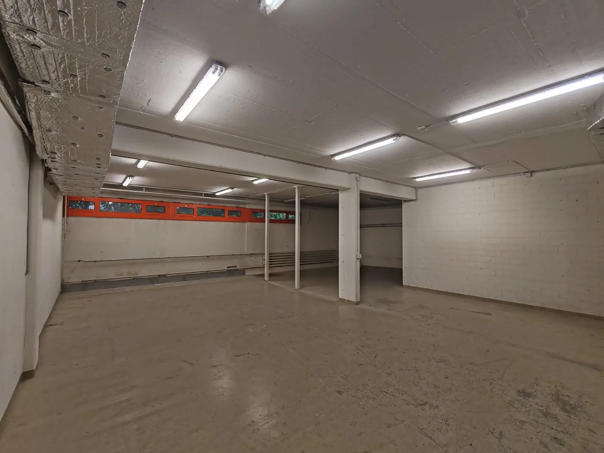 Spazio commerciale polivalente nel seminterrato in posizione centrale ad Aarau