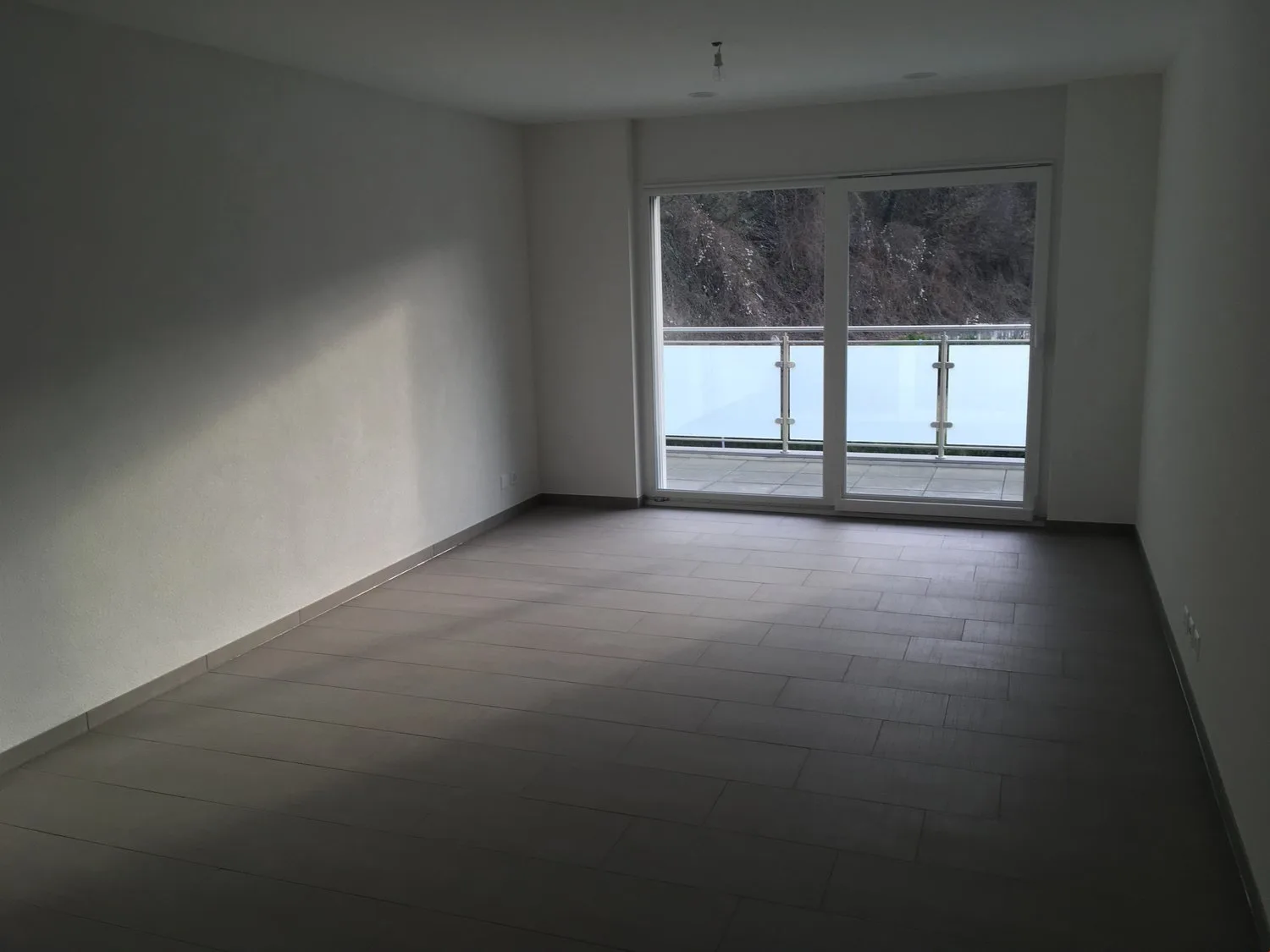 Ihr prächtiges 2.5-Zimmer-Appartement mit neuer Terrasse - 1 Innenparkplatz + 1 Außenparkplatz inklusive