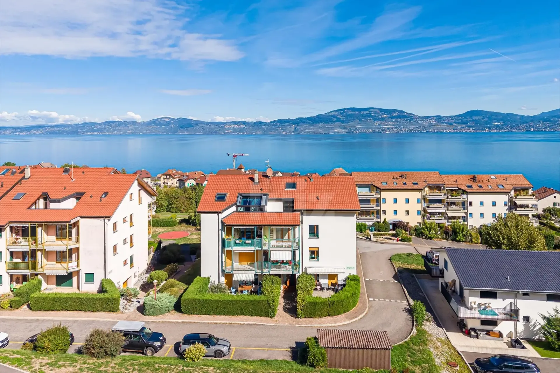 Charmanter Apartment mit Blick auf den See und die Berge