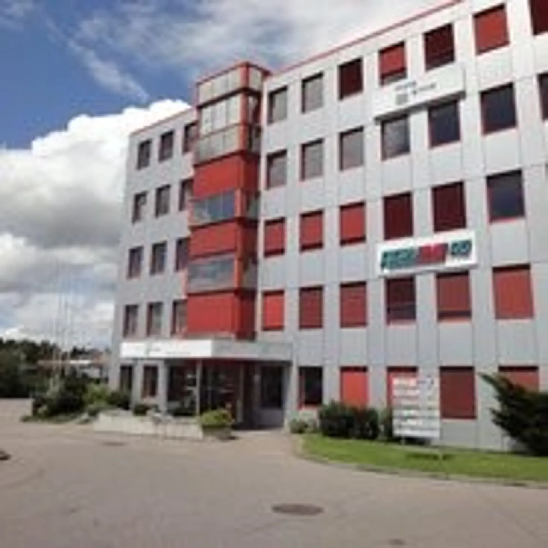 Piccolo ufficio nella zona industriale di Oberglatt in affitto