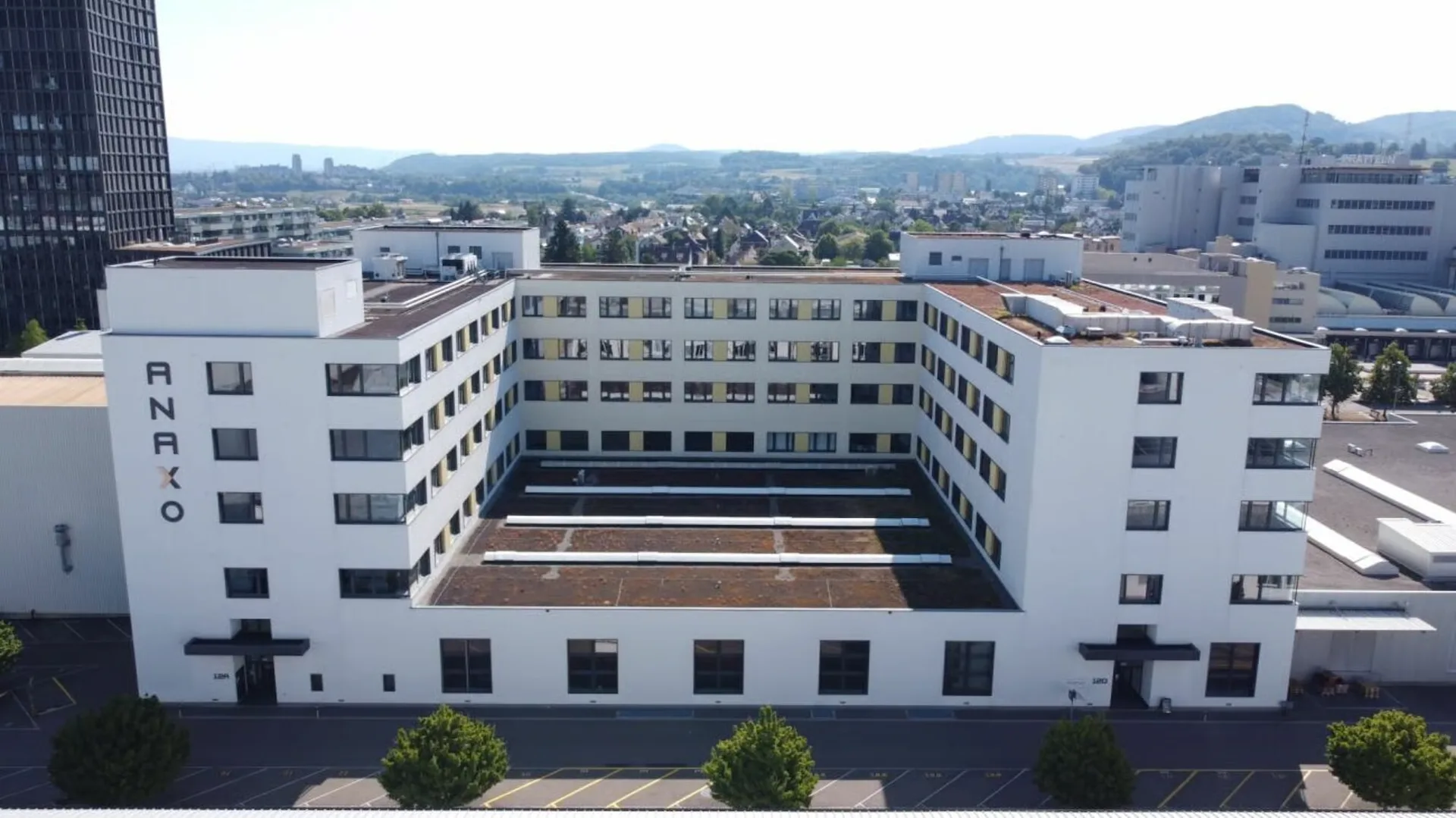 Repräsentative Bürofläche mit zwei Kleinbüros und moderner Küche