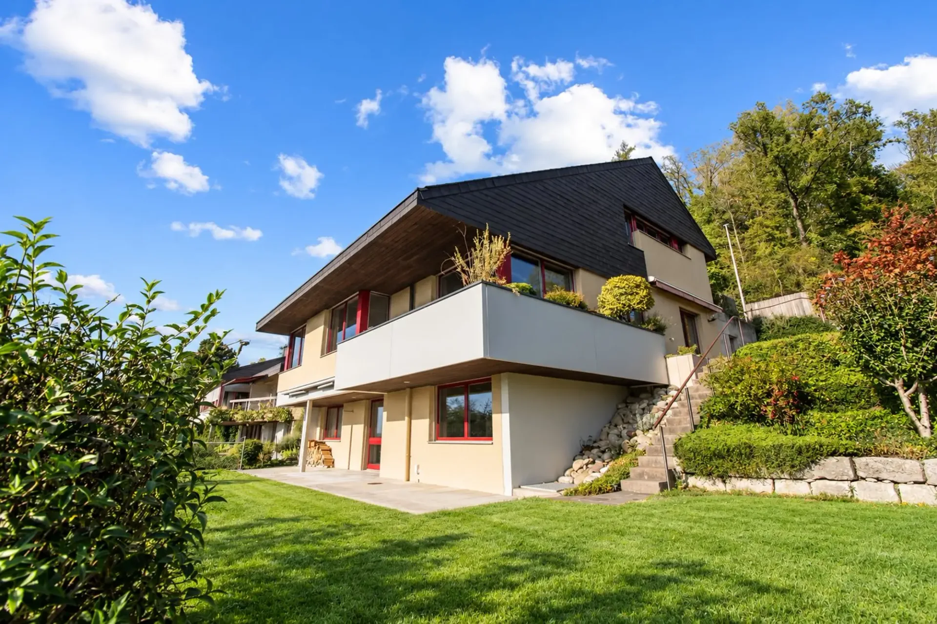 Sonnige Hanglage in Bülach – Einfamilienhaus mit viel Potenzial