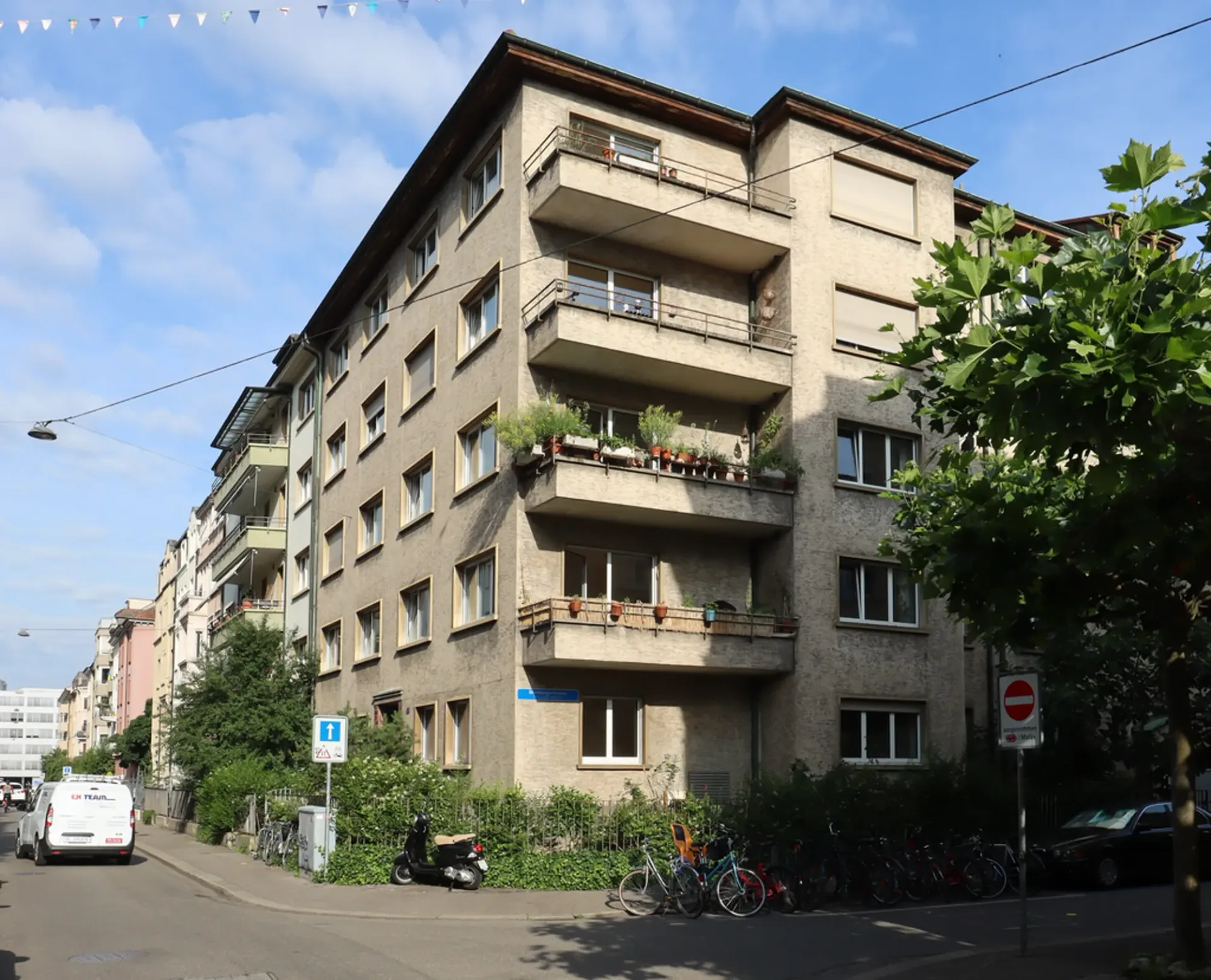 Ideally located 2-room apartment with new kitchen