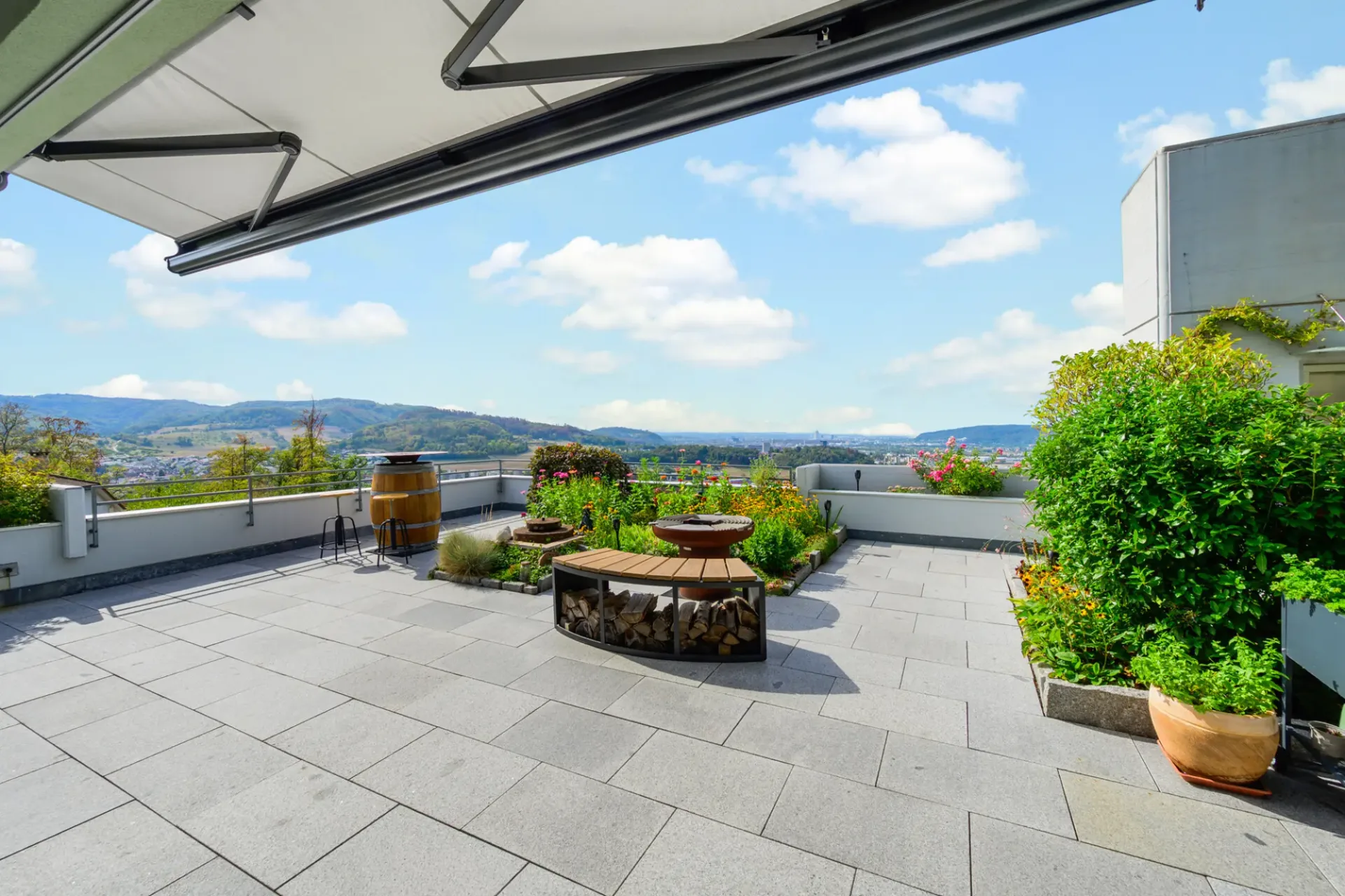 Penthouse apartment with panorama, roof terraces, and separate studio