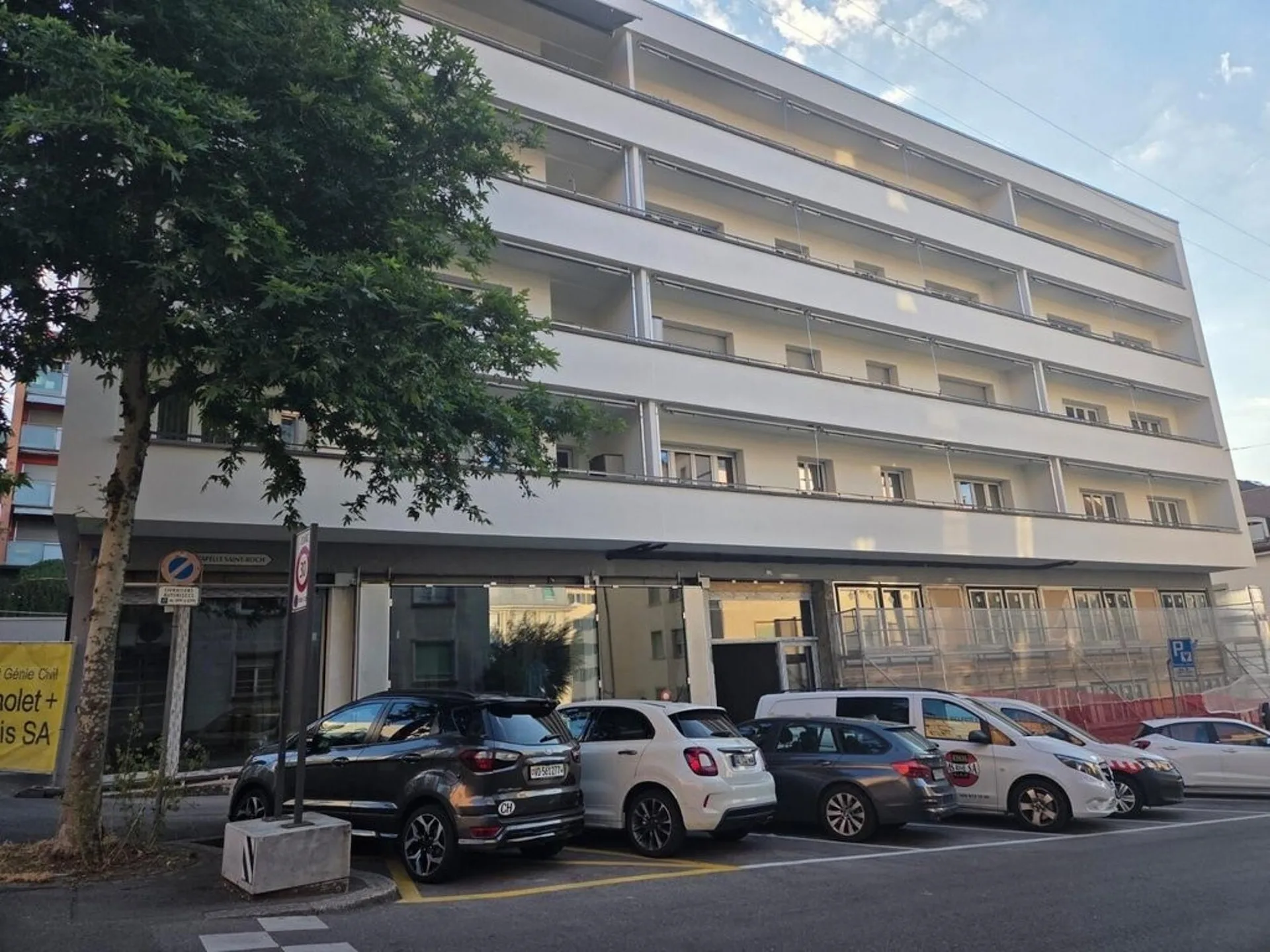 Wohnung mit 3,5 Zimmern und privater Terrasse - 1. MIETE ANGEBOTEN