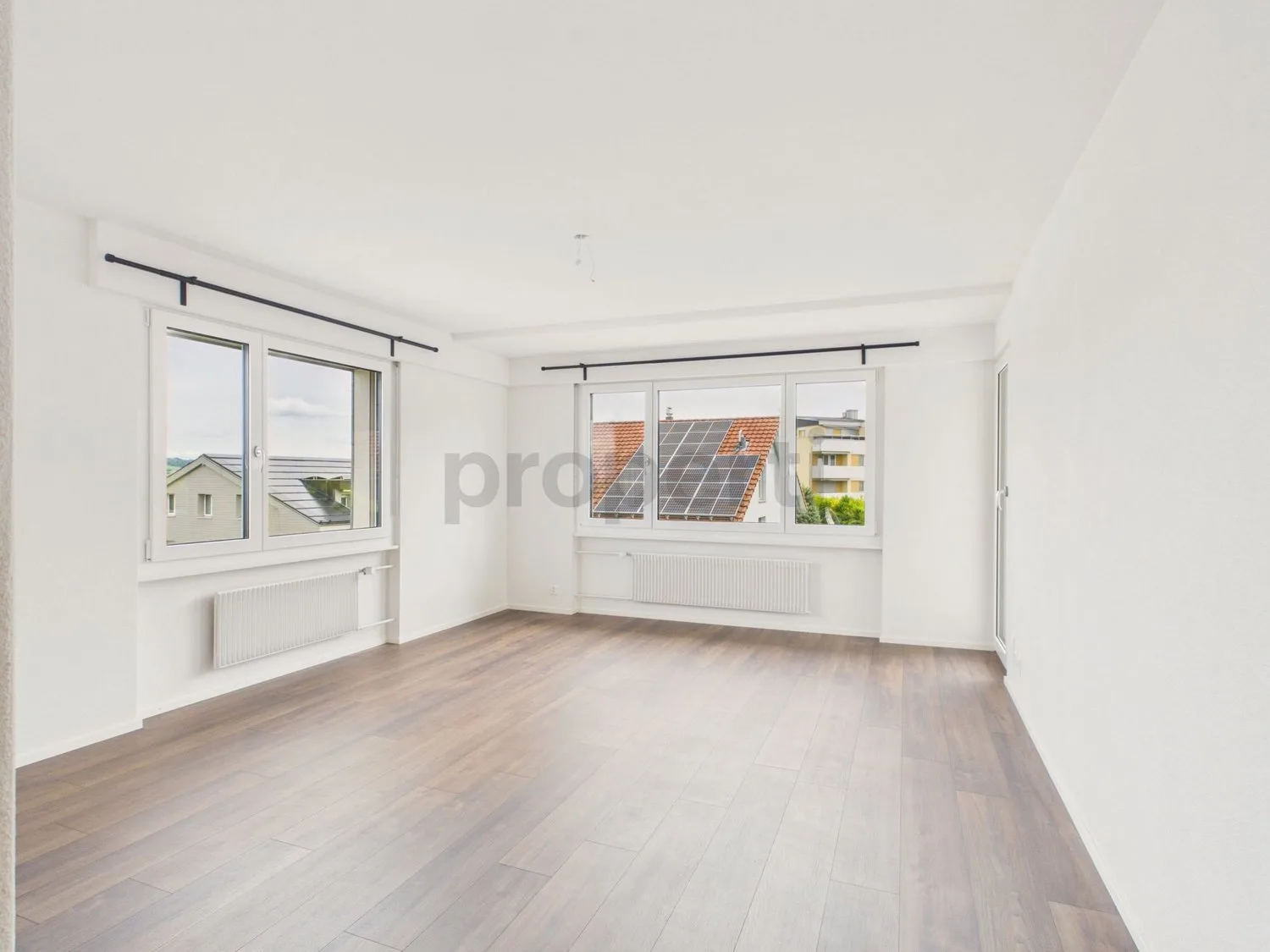 Unique opportunity with lake view: 4.5-room apartment with potential in Nottwil