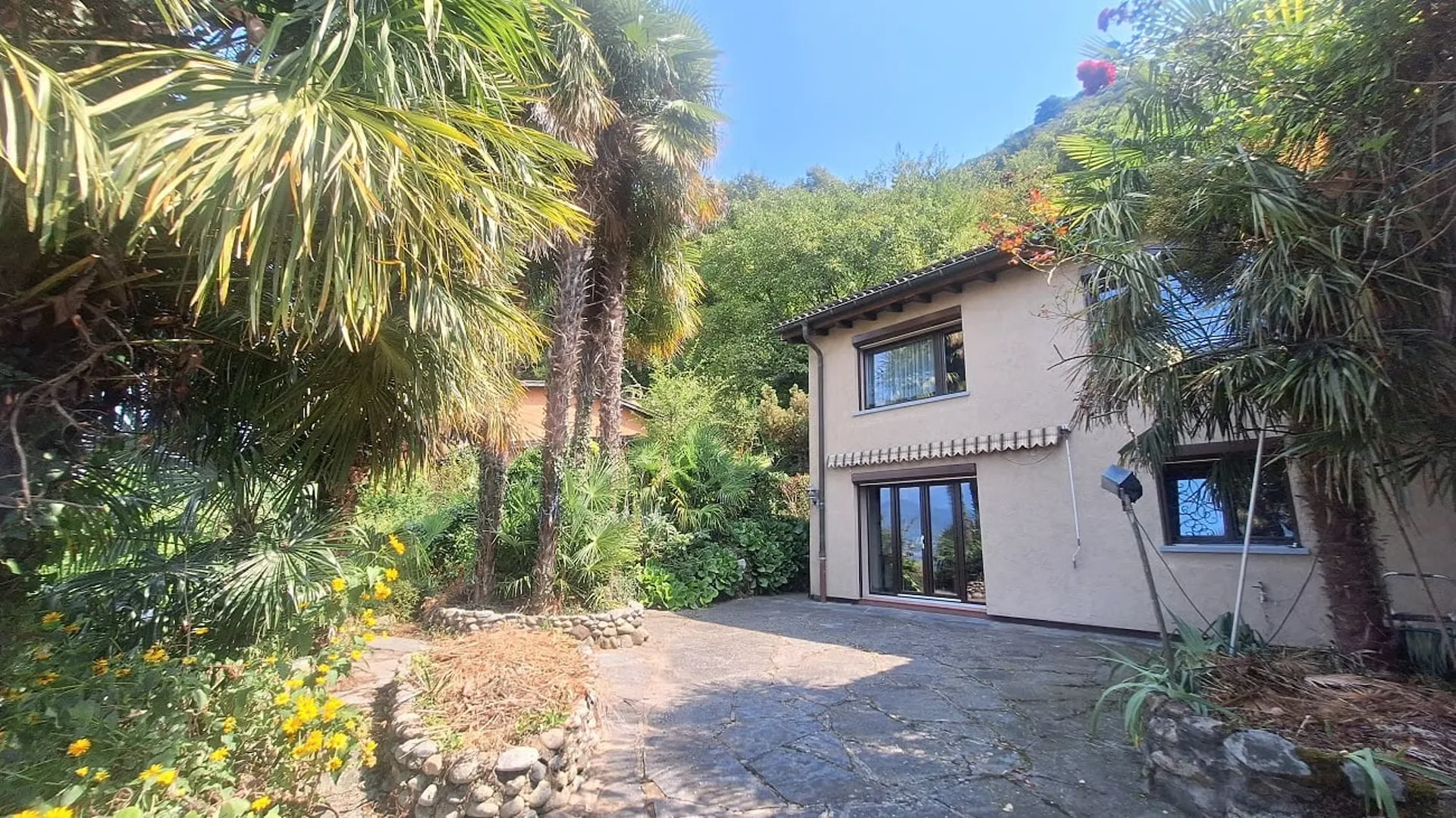 Soleggiata,  Tranquillità,  Spaziosa Villa  indipendente con giardino, piscina